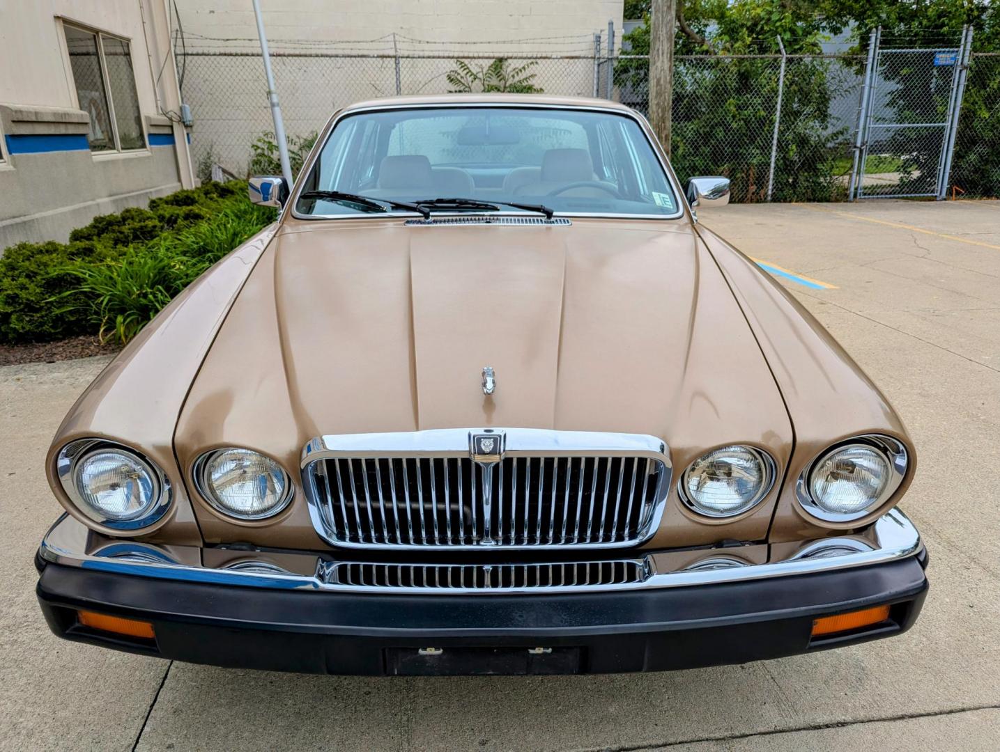 1985 Silver Sand Metallic /Ivory Leather Jaguar XJ6 Vanden Plas (SAJAY1346FC) with an 4.2L L6 DOHC 24V engine, Automatic transmission, located at 603 Amelia Street, Plymouth, MI, 48170, (734) 459-5520, 42.378841, -83.464546 - Vehicles shown by appointment - Please call ahead - 734-459-5520, text 734-658-4573 or contact us via our web site at: http://www.selectmotors.com for complete Inventory, Photos, Videos and FREE Carfax Reports. Warranty included. 1985 Jaguar Vanden Plas, Silver Sand Metallic with Ivory Leather i - Photo#2