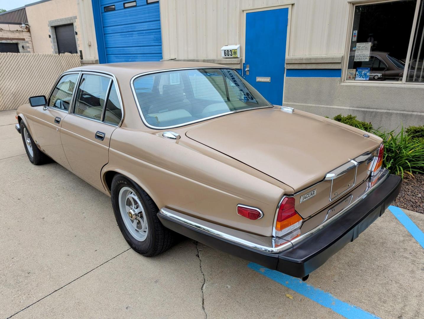 1985 Silver Sand Metallic /Ivory Leather Jaguar XJ6 Vanden Plas (SAJAY1346FC) with an 4.2L L6 DOHC 24V engine, Automatic transmission, located at 603 Amelia Street, Plymouth, MI, 48170, (734) 459-5520, 42.378841, -83.464546 - Vehicles shown by appointment - Please call ahead - 734-459-5520, text 734-658-4573 or contact us via our web site at: http://www.selectmotors.com for complete Inventory, Photos, Videos and FREE Carfax Reports. Warranty included. 1985 Jaguar Vanden Plas, Silver Sand Metallic with Ivory Leather i - Photo#3