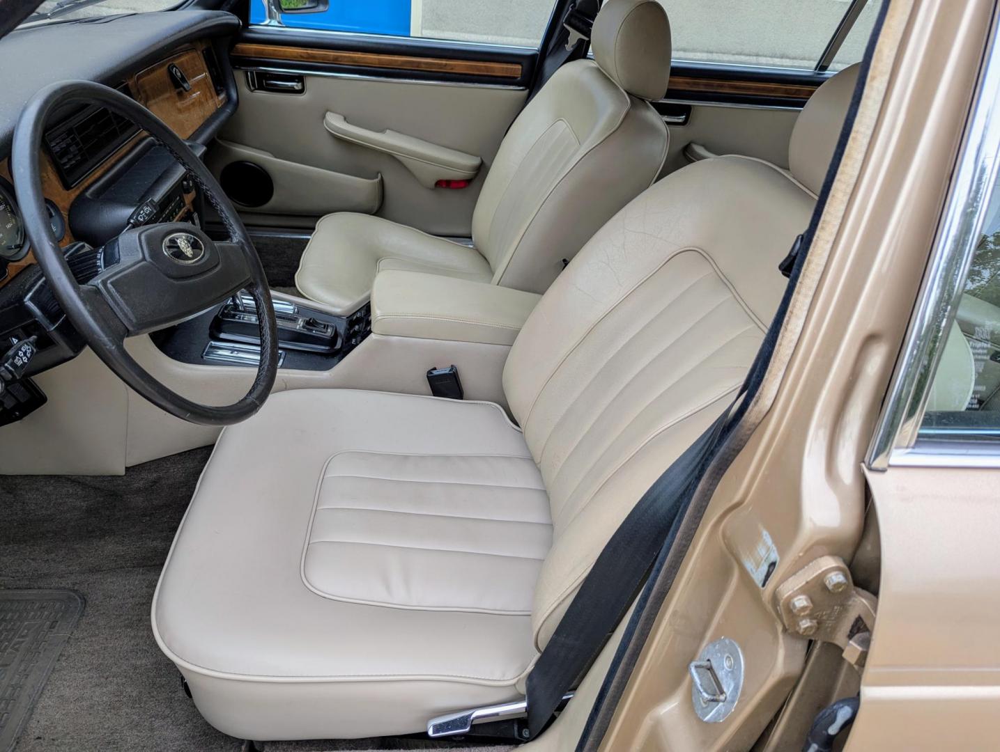 1985 Silver Sand Metallic /Ivory Leather Jaguar XJ6 Vanden Plas (SAJAY1346FC) with an 4.2L L6 DOHC 24V engine, Automatic transmission, located at 603 Amelia Street, Plymouth, MI, 48170, (734) 459-5520, 42.378841, -83.464546 - Vehicles shown by appointment - Please call ahead - 734-459-5520, text 734-658-4573 or contact us via our web site at: http://www.selectmotors.com for complete Inventory, Photos, Videos and FREE Carfax Reports. Warranty included. 1985 Jaguar Vanden Plas, Silver Sand Metallic with Ivory Leather i - Photo#4