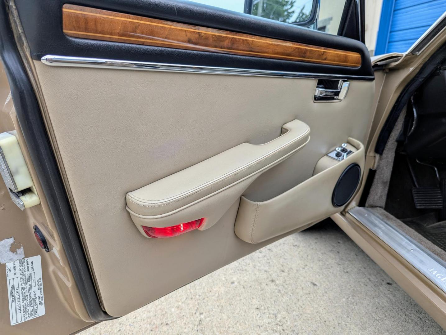 1985 Silver Sand Metallic /Ivory Leather Jaguar XJ6 Vanden Plas (SAJAY1346FC) with an 4.2L L6 DOHC 24V engine, Automatic transmission, located at 603 Amelia Street, Plymouth, MI, 48170, (734) 459-5520, 42.378841, -83.464546 - Vehicles shown by appointment - Please call ahead - 734-459-5520, text 734-658-4573 or contact us via our web site at: http://www.selectmotors.com for complete Inventory, Photos, Videos and FREE Carfax Reports. Warranty included. 1985 Jaguar Vanden Plas, Silver Sand Metallic with Ivory Leather i - Photo#10