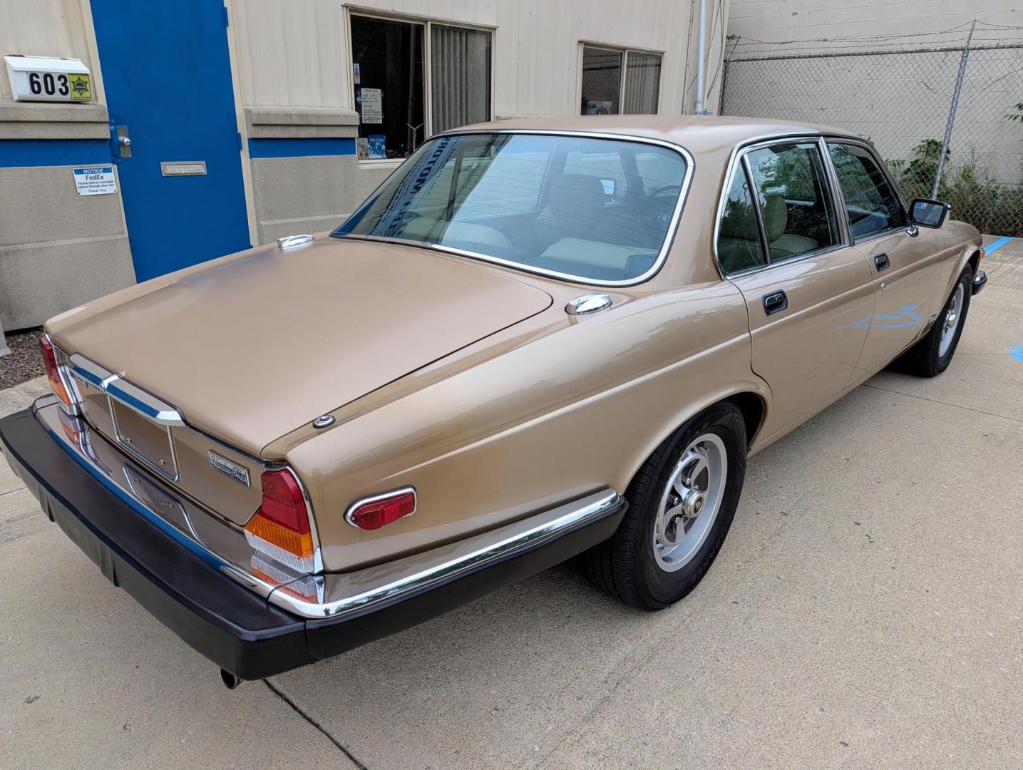 1985 Silver Sand Metallic /Ivory Leather Jaguar XJ6 Vanden Plas (SAJAY1346FC) with an 4.2L L6 DOHC 24V engine, Automatic transmission, located at 603 Amelia Street, Plymouth, MI, 48170, (734) 459-5520, 42.378841, -83.464546 - Vehicles shown by appointment - Please call ahead - 734-459-5520, text 734-658-4573 or contact us via our web site at: http://www.selectmotors.com for complete Inventory, Photos, Videos and FREE Carfax Reports. Warranty included. 1985 Jaguar Vanden Plas, Silver Sand Metallic with Ivory Leather i - Photo#13