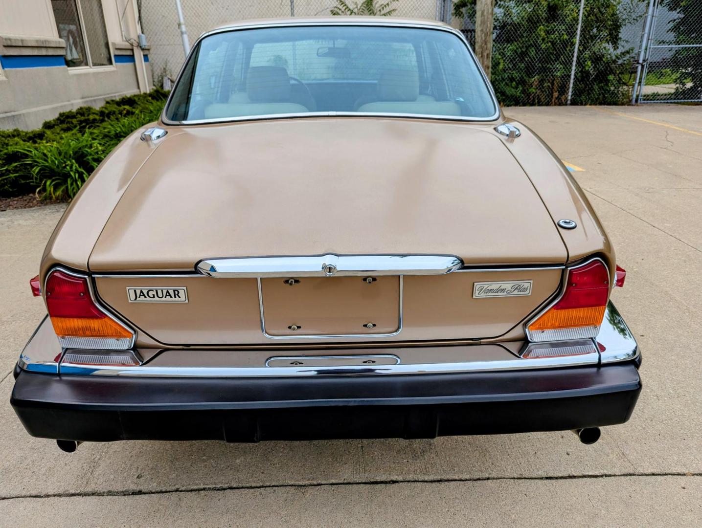 1985 Silver Sand Metallic /Ivory Leather Jaguar XJ6 Vanden Plas (SAJAY1346FC) with an 4.2L L6 DOHC 24V engine, Automatic transmission, located at 603 Amelia Street, Plymouth, MI, 48170, (734) 459-5520, 42.378841, -83.464546 - Vehicles shown by appointment - Please call ahead - 734-459-5520, text 734-658-4573 or contact us via our web site at: http://www.selectmotors.com for complete Inventory, Photos, Videos and FREE Carfax Reports. Warranty included. 1985 Jaguar Vanden Plas, Silver Sand Metallic with Ivory Leather i - Photo#14