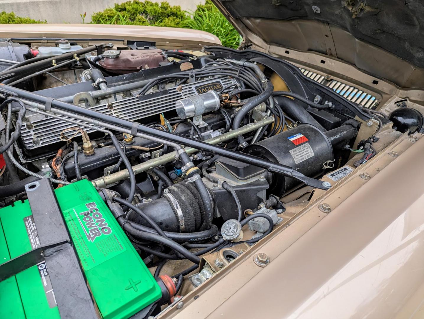 1985 Silver Sand Metallic /Ivory Leather Jaguar XJ6 Vanden Plas (SAJAY1346FC) with an 4.2L L6 DOHC 24V engine, Automatic transmission, located at 603 Amelia Street, Plymouth, MI, 48170, (734) 459-5520, 42.378841, -83.464546 - Vehicles shown by appointment - Please call ahead - 734-459-5520, text 734-658-4573 or contact us via our web site at: http://www.selectmotors.com for complete Inventory, Photos, Videos and FREE Carfax Reports. Warranty included. 1985 Jaguar Vanden Plas, Silver Sand Metallic with Ivory Leather i - Photo#18