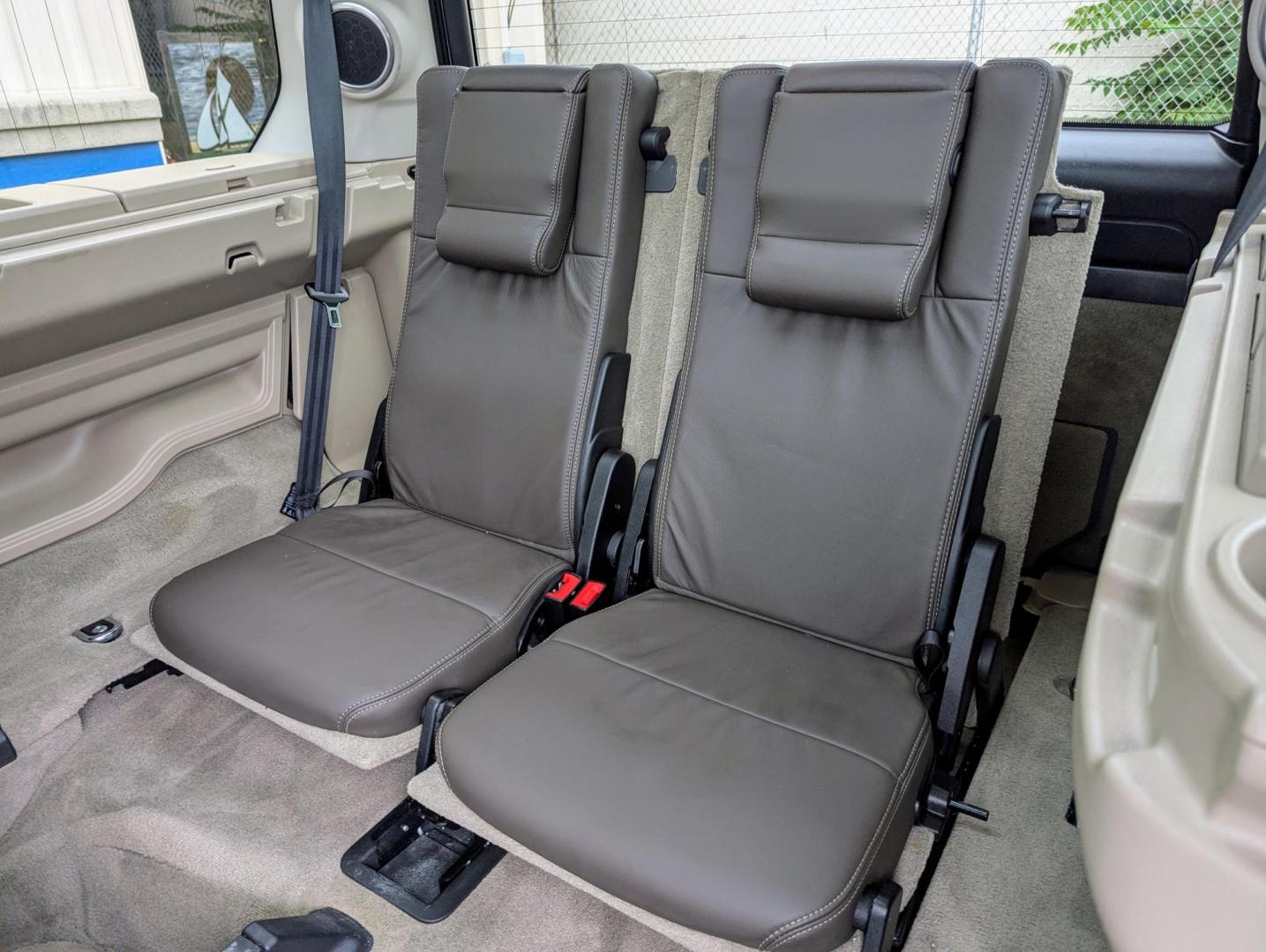 2015 White /Almond Land Rover LR4 HSE Luxury (SALAK2V65FA) with an 3.0L V6 DOHV 24V engine, 6-Speed Automatic transmission, located at 603 Amelia Street, Plymouth, MI, 48170, (734) 459-5520, 42.378841, -83.464546 - Photo#8
