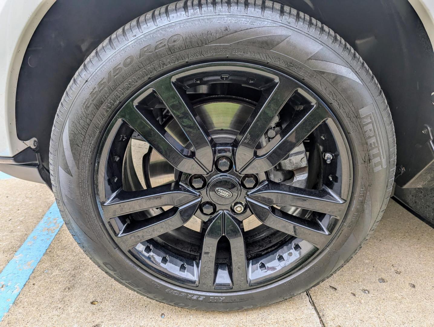 2015 White /Almond Land Rover LR4 HSE Luxury (SALAK2V65FA) with an 3.0L V6 DOHV 24V engine, 6-Speed Automatic transmission, located at 603 Amelia Street, Plymouth, MI, 48170, (734) 459-5520, 42.378841, -83.464546 - Photo#18