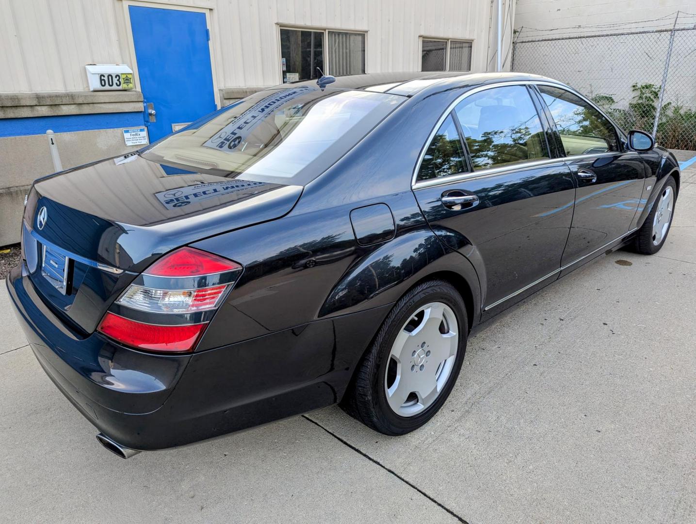 2007 Black Opal Metallic /Brown Leather Mercedes-Benz S-Class S600 (WDDNG76X37A) with an 5.5L V12 SOHC 36V TURBO engine, 5-Speed Automatic Overdrive transmission, located at 603 Amelia Street, Plymouth, MI, 48170, (734) 459-5520, 42.378841, -83.464546 - Vehicles shown by appointment - Please call ahead - 734-459-5520, text 734-658-4573 or contact us via our web site at: http://www.selectmotors.com for complete Inventory, Photos, Videos and FREE Carfax Reports. 2007 Mercedes S600, Black Opal Metallic, Light Brown Exclusive leather interior, 86K m - Photo#13