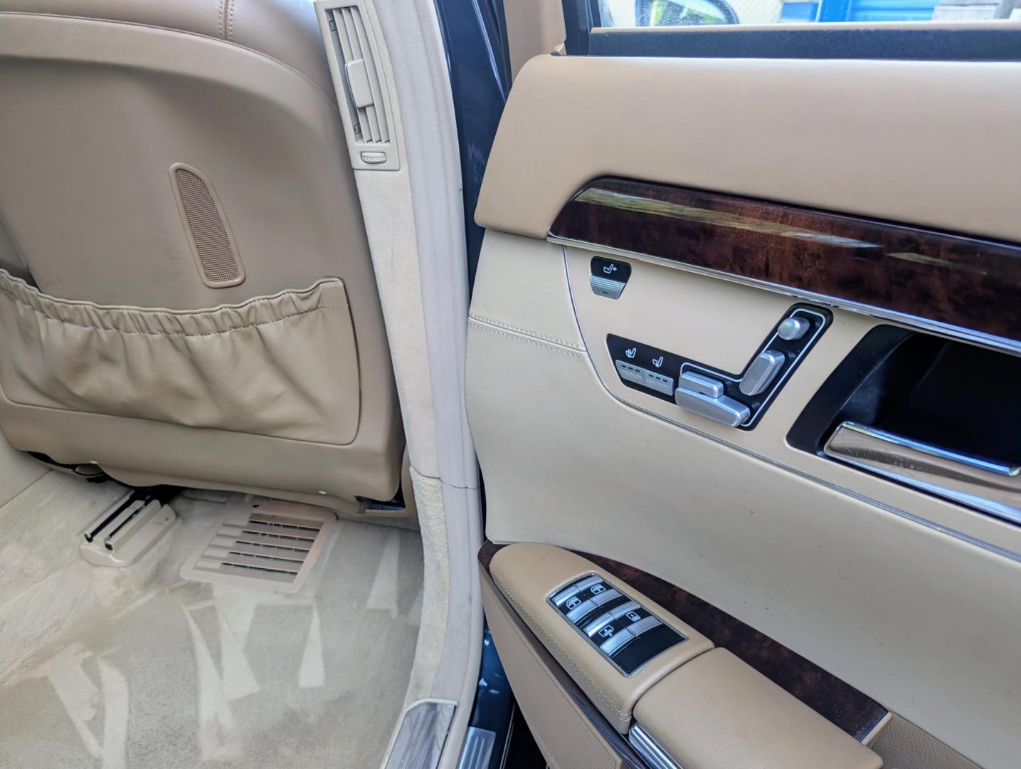 2007 Black Opal Metallic /Brown Leather Mercedes-Benz S-Class S600 (WDDNG76X37A) with an 5.5L V12 SOHC 36V TURBO engine, 5-Speed Automatic Overdrive transmission, located at 603 Amelia Street, Plymouth, MI, 48170, (734) 459-5520, 42.378841, -83.464546 - Vehicles shown by appointment - Please call ahead - 734-459-5520, text 734-658-4573 or contact us via our web site at: http://www.selectmotors.com for complete Inventory, Photos, Videos and FREE Carfax Reports. 2007 Mercedes S600, Black Opal Metallic, Light Brown Exclusive leather interior, 86K m - Photo#17