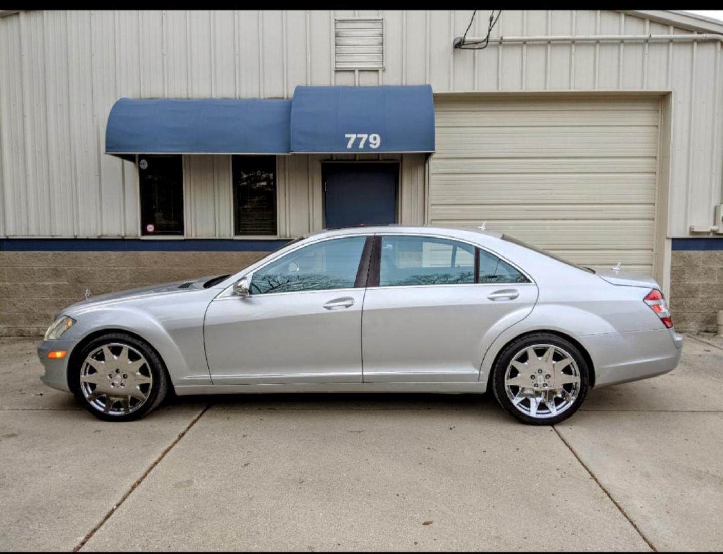 2007 Black Opal Metallic /Brown Leather Mercedes-Benz S-Class S600 (WDDNG76X37A) with an 5.5L V12 SOHC 36V TURBO engine, 5-Speed Automatic Overdrive transmission, located at 603 Amelia Street, Plymouth, MI, 48170, (734) 459-5520, 42.378841, -83.464546 - Vehicles shown by appointment - Please call ahead - 734-459-5520, text 734-658-4573 or contact us via our web site at: http://www.selectmotors.com for complete Inventory, Photos, Videos and FREE Carfax Reports. 2007 Mercedes S600, Black Opal Metallic, Light Brown Exclusive leather interior, 86K m - Photo#19
