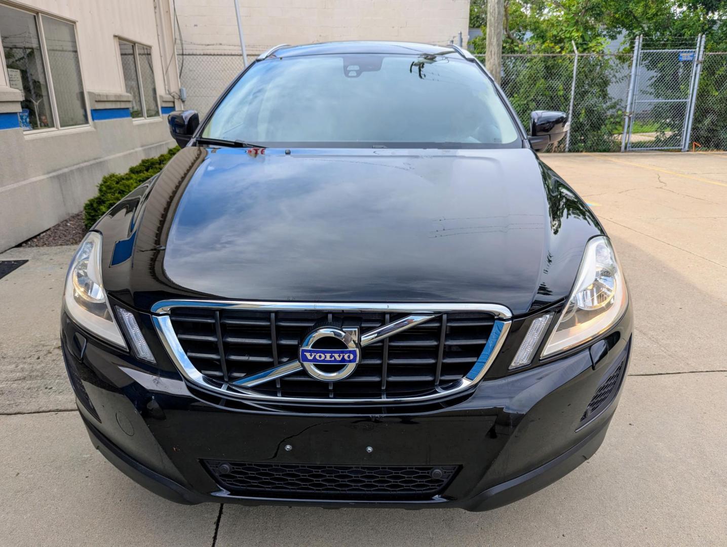 2011 Black /Black Leather Volvo XC60 T6 AWD (YV4902DZ9B2) with an 3.0L L6 DOHC 24V TURBO engine, 6-Speed Automatic transmission, located at 603 Amelia Street, Plymouth, MI, 48170, (734) 459-5520, 42.378841, -83.464546 - Vehicles shown by appointment - Please call ahead - 734-459-5520, text 734-658-4573 or contact us via our web site at: http://www.selectmotors.com for complete Inventory, Photos, Videos and FREE Carfax Reports. Warranty included. 2011 Volvo XC60 T6 3.0, Black with black leather interior, 82K mi - Photo#1