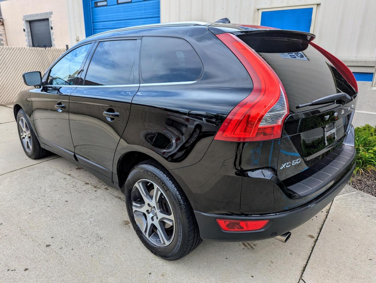 2011 Black /Black Leather Volvo XC60 T6 AWD (YV4902DZ9B2) with an 3.0L L6 DOHC 24V TURBO engine, 6-Speed Automatic transmission, located at 603 Amelia Street, Plymouth, MI, 48170, (734) 459-5520, 42.378841, -83.464546 - Vehicles shown by appointment - Please call ahead - 734-459-5520, text 734-658-4573 or contact us via our web site at: http://www.selectmotors.com for complete Inventory, Photos, Videos and FREE Carfax Reports. Warranty included. 2011 Volvo XC60 T6 3.0, Black with black leather interior, 82K mi - Photo#3