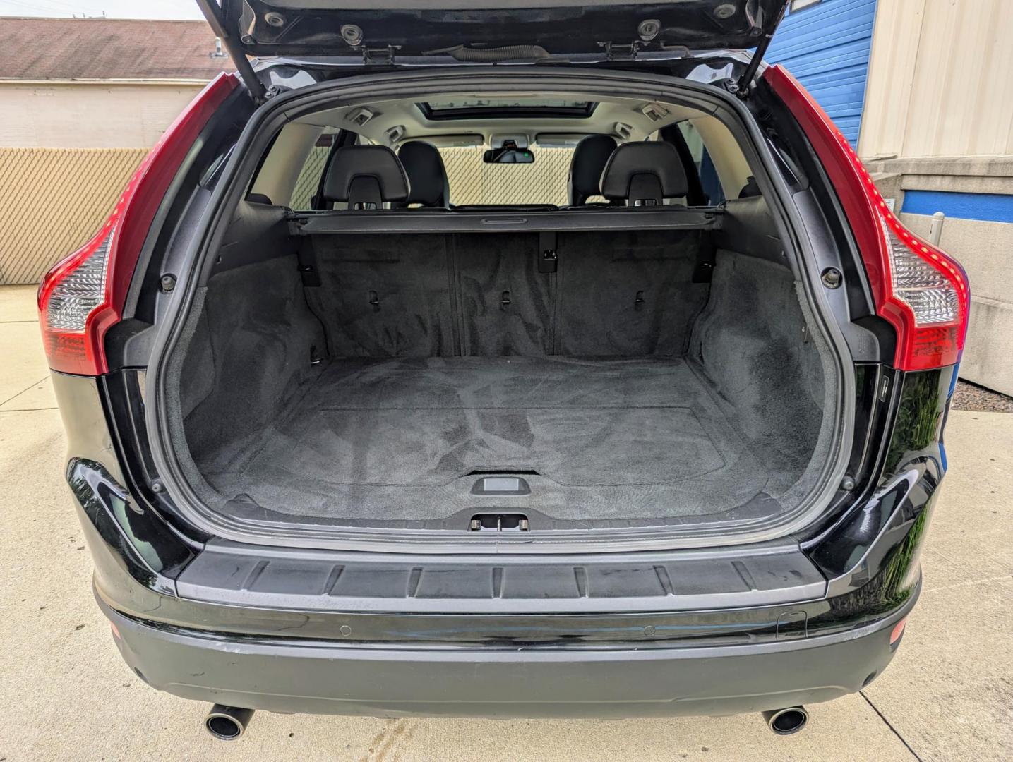 2011 Black /Black Leather Volvo XC60 T6 AWD (YV4902DZ9B2) with an 3.0L L6 DOHC 24V TURBO engine, 6-Speed Automatic transmission, located at 603 Amelia Street, Plymouth, MI, 48170, (734) 459-5520, 42.378841, -83.464546 - Vehicles shown by appointment - Please call ahead - 734-459-5520, text 734-658-4573 or contact us via our web site at: http://www.selectmotors.com for complete Inventory, Photos, Videos and FREE Carfax Reports. Warranty included. 2011 Volvo XC60 T6 3.0, Black with black leather interior, 82K mi - Photo#7