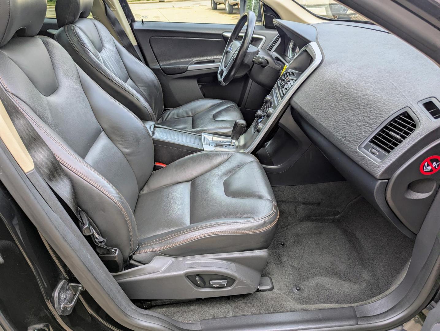 2011 Black /Black Leather Volvo XC60 T6 AWD (YV4902DZ9B2) with an 3.0L L6 DOHC 24V TURBO engine, 6-Speed Automatic transmission, located at 603 Amelia Street, Plymouth, MI, 48170, (734) 459-5520, 42.378841, -83.464546 - Vehicles shown by appointment - Please call ahead - 734-459-5520, text 734-658-4573 or contact us via our web site at: http://www.selectmotors.com for complete Inventory, Photos, Videos and FREE Carfax Reports. Warranty included. 2011 Volvo XC60 T6 3.0, Black with black leather interior, 82K mi - Photo#10
