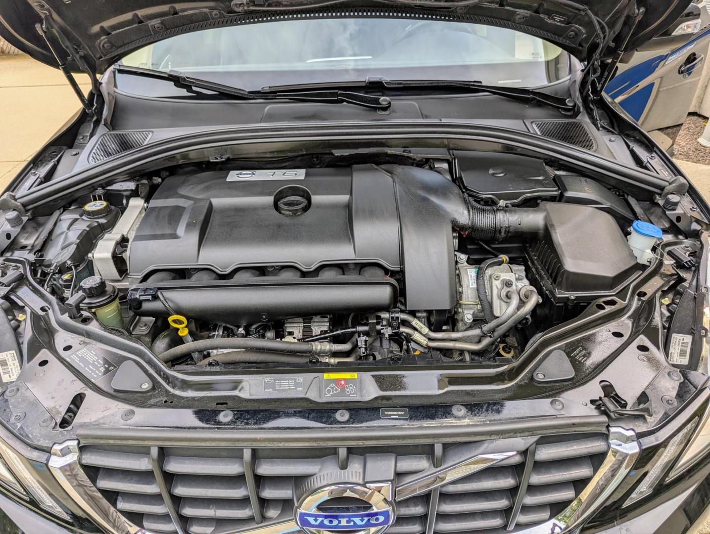 2011 Black /Black Leather Volvo XC60 T6 AWD (YV4902DZ9B2) with an 3.0L L6 DOHC 24V TURBO engine, 6-Speed Automatic transmission, located at 603 Amelia Street, Plymouth, MI, 48170, (734) 459-5520, 42.378841, -83.464546 - Vehicles shown by appointment - Please call ahead - 734-459-5520, text 734-658-4573 or contact us via our web site at: http://www.selectmotors.com for complete Inventory, Photos, Videos and FREE Carfax Reports. Warranty included. 2011 Volvo XC60 T6 3.0, Black with black leather interior, 82K mi - Photo#17