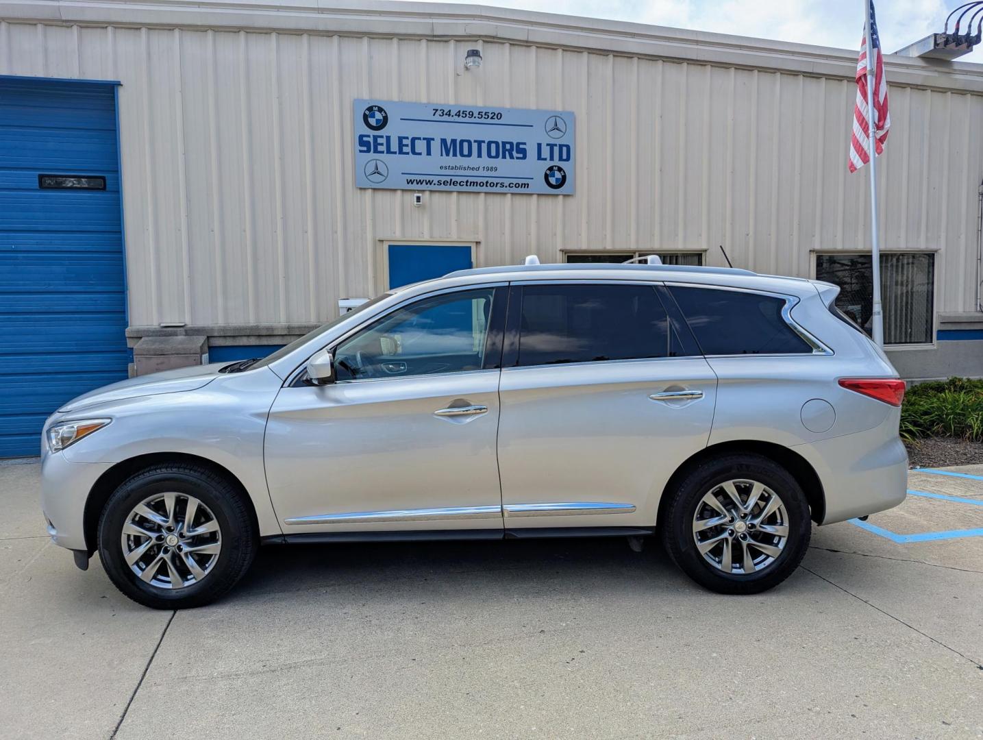 2014 Silver Metallic /Black Leather Infiniti QX Base AWD (5N1AL0MM4EC) with an 3.5L V6 DOHC 24V engine, Continuously Variable Transmission transmission, located at 603 Amelia Street, Plymouth, MI, 48170, (734) 459-5520, 42.378841, -83.464546 - Photo#2