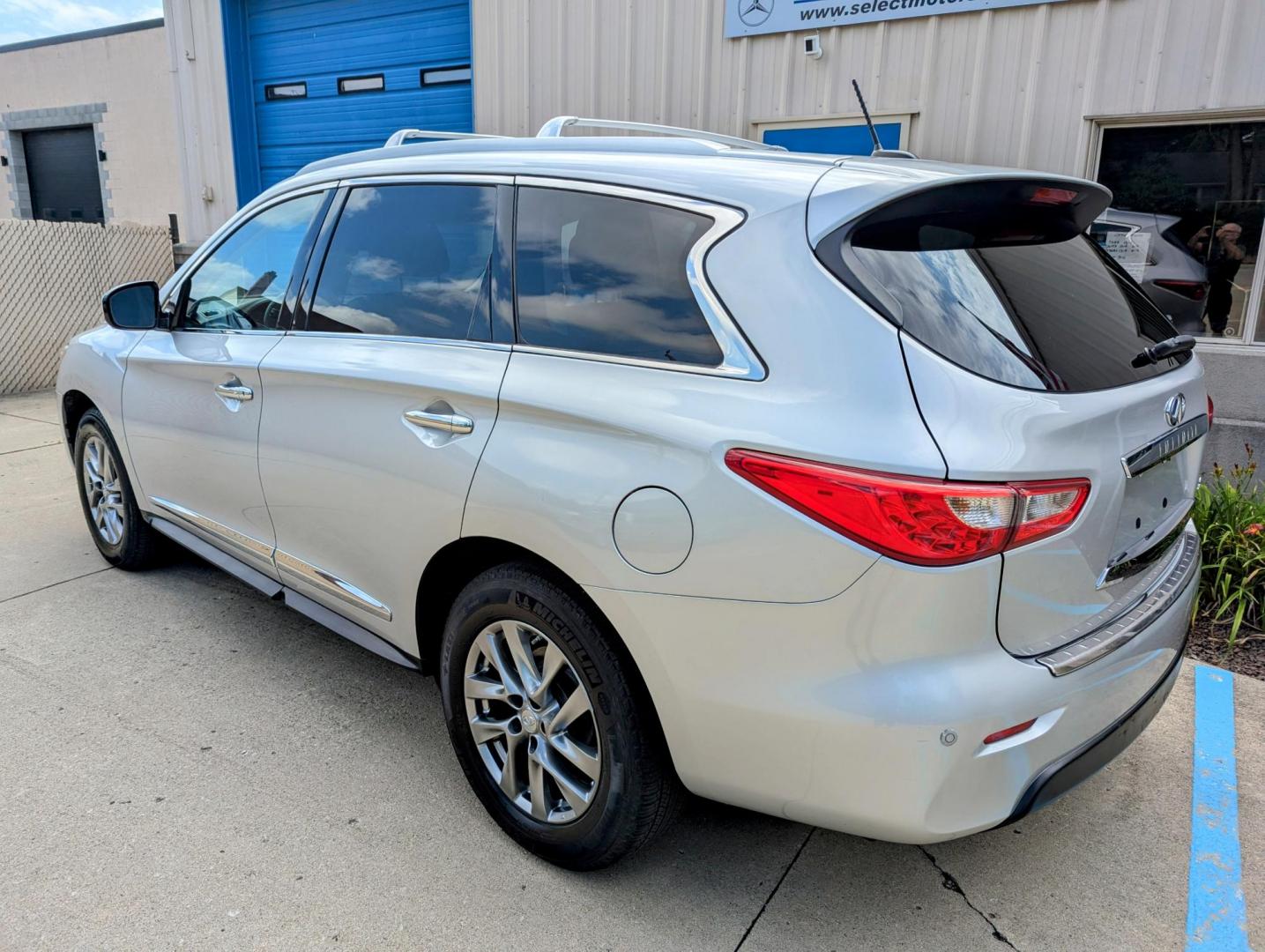 2014 Silver Metallic /Black Leather Infiniti QX Base AWD (5N1AL0MM4EC) with an 3.5L V6 DOHC 24V engine, Continuously Variable Transmission transmission, located at 603 Amelia Street, Plymouth, MI, 48170, (734) 459-5520, 42.378841, -83.464546 - Photo#3
