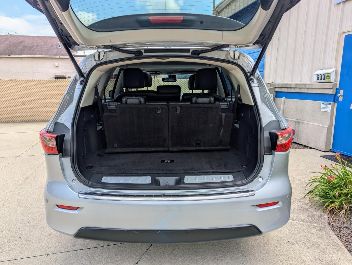 2014 Silver Metallic /Black Leather Infiniti QX Base AWD (5N1AL0MM4EC) with an 3.5L V6 DOHC 24V engine, Continuously Variable Transmission transmission, located at 603 Amelia Street, Plymouth, MI, 48170, (734) 459-5520, 42.378841, -83.464546 - Photo#7