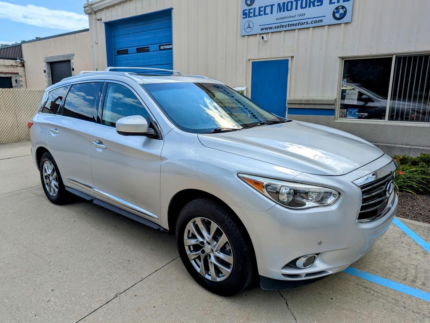 2014 Silver Metallic /Black Leather Infiniti QX Base AWD (5N1AL0MM4EC) with an 3.5L V6 DOHC 24V engine, Continuously Variable Transmission transmission, located at 603 Amelia Street, Plymouth, MI, 48170, (734) 459-5520, 42.378841, -83.464546 - Photo#12