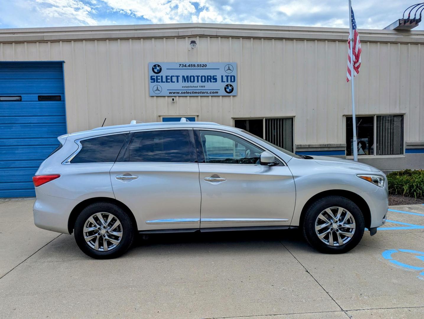 2014 Silver Metallic /Black Leather Infiniti QX Base AWD (5N1AL0MM4EC) with an 3.5L V6 DOHC 24V engine, Continuously Variable Transmission transmission, located at 603 Amelia Street, Plymouth, MI, 48170, (734) 459-5520, 42.378841, -83.464546 - Photo#13