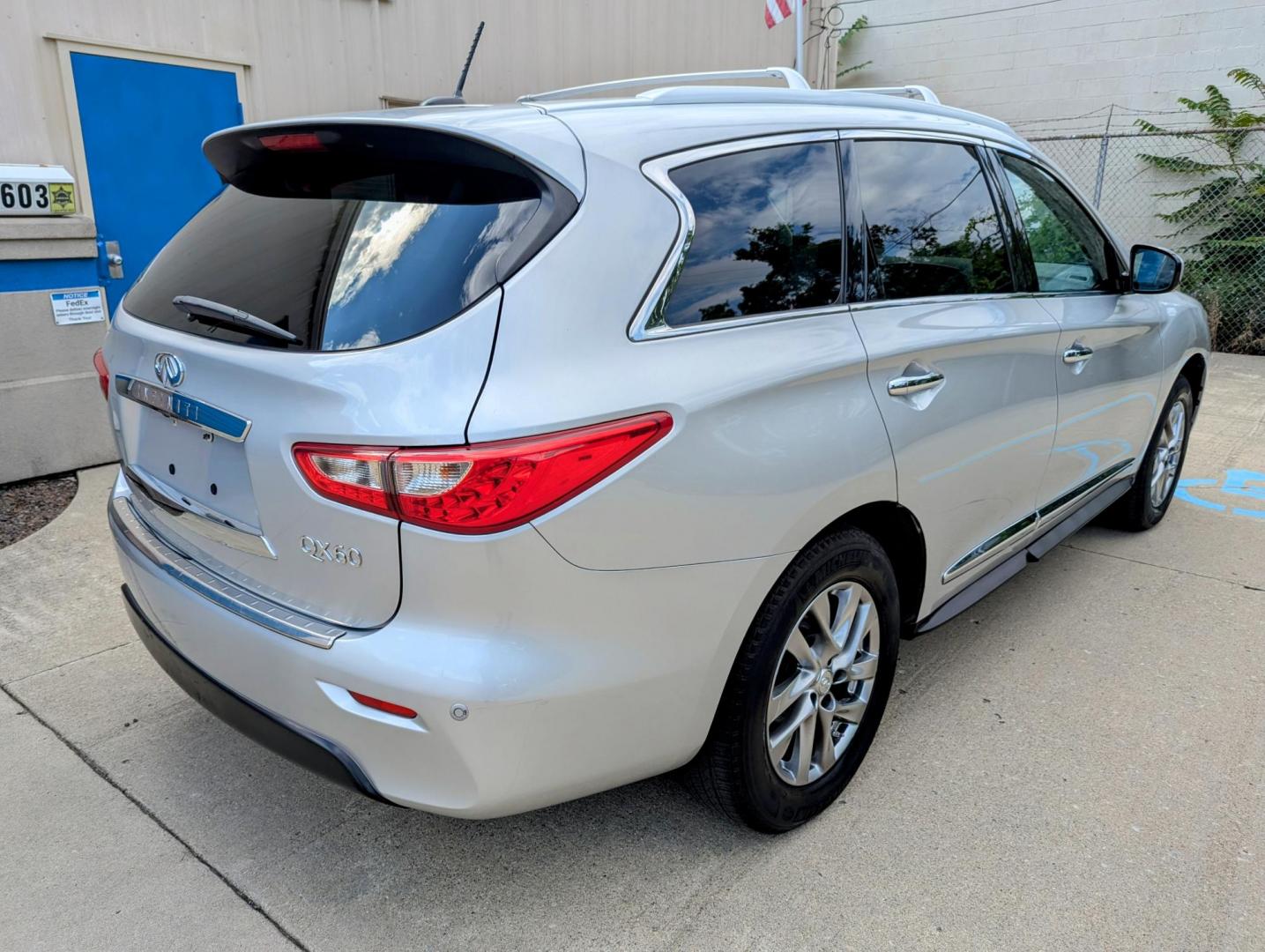 2014 Silver Metallic /Black Leather Infiniti QX Base AWD (5N1AL0MM4EC) with an 3.5L V6 DOHC 24V engine, Continuously Variable Transmission transmission, located at 603 Amelia Street, Plymouth, MI, 48170, (734) 459-5520, 42.378841, -83.464546 - Photo#14
