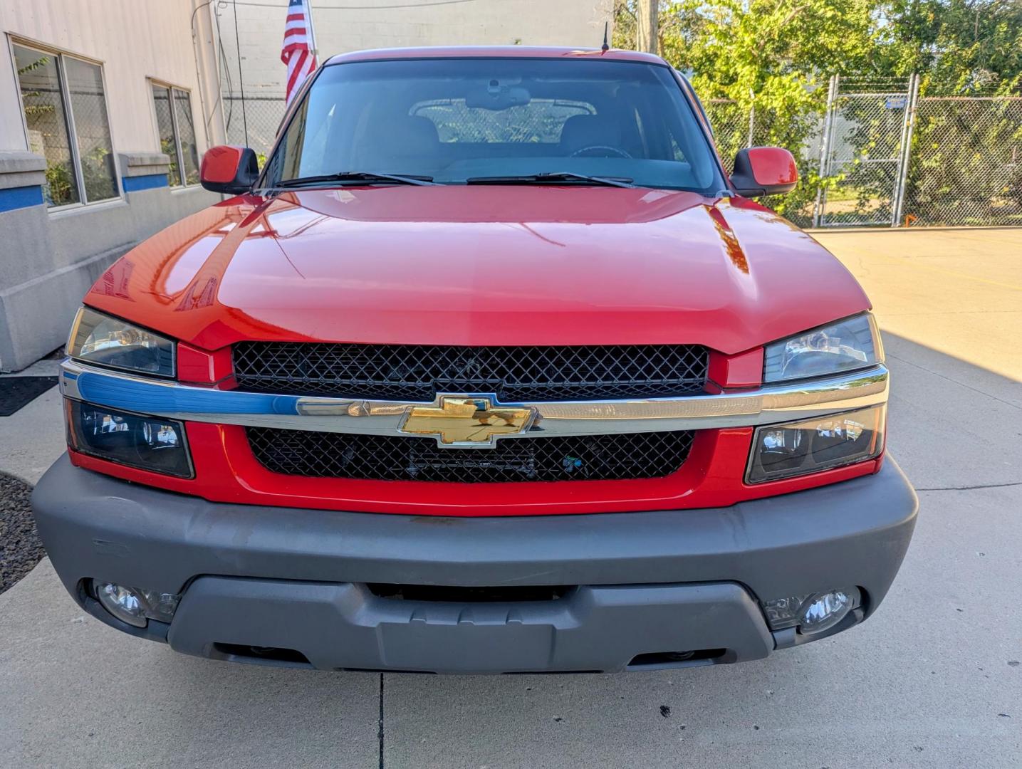 2002 Victory Red /Dark Grey Leather Chevrolet Avalanche 2500 4WD (3GNGK23G12G) with an 8.1L V8 OHV 16V engine, 4-Speed Automatic Overdrive transmission, located at 603 Amelia Street, Plymouth, MI, 48170, (734) 459-5520, 42.378841, -83.464546 - Vehicles shown by appointment - Please call ahead - 734-459-5520, text 734-658-4573 or contact us via our web site at: http://www.selectmotors.com for complete Inventory, Photos, Videos and FREE Carfax Reports. 2002 Chevy Avalanche 2500, Victory Red, Dark Grey leather interior, 138K miles. Owne - Photo#1