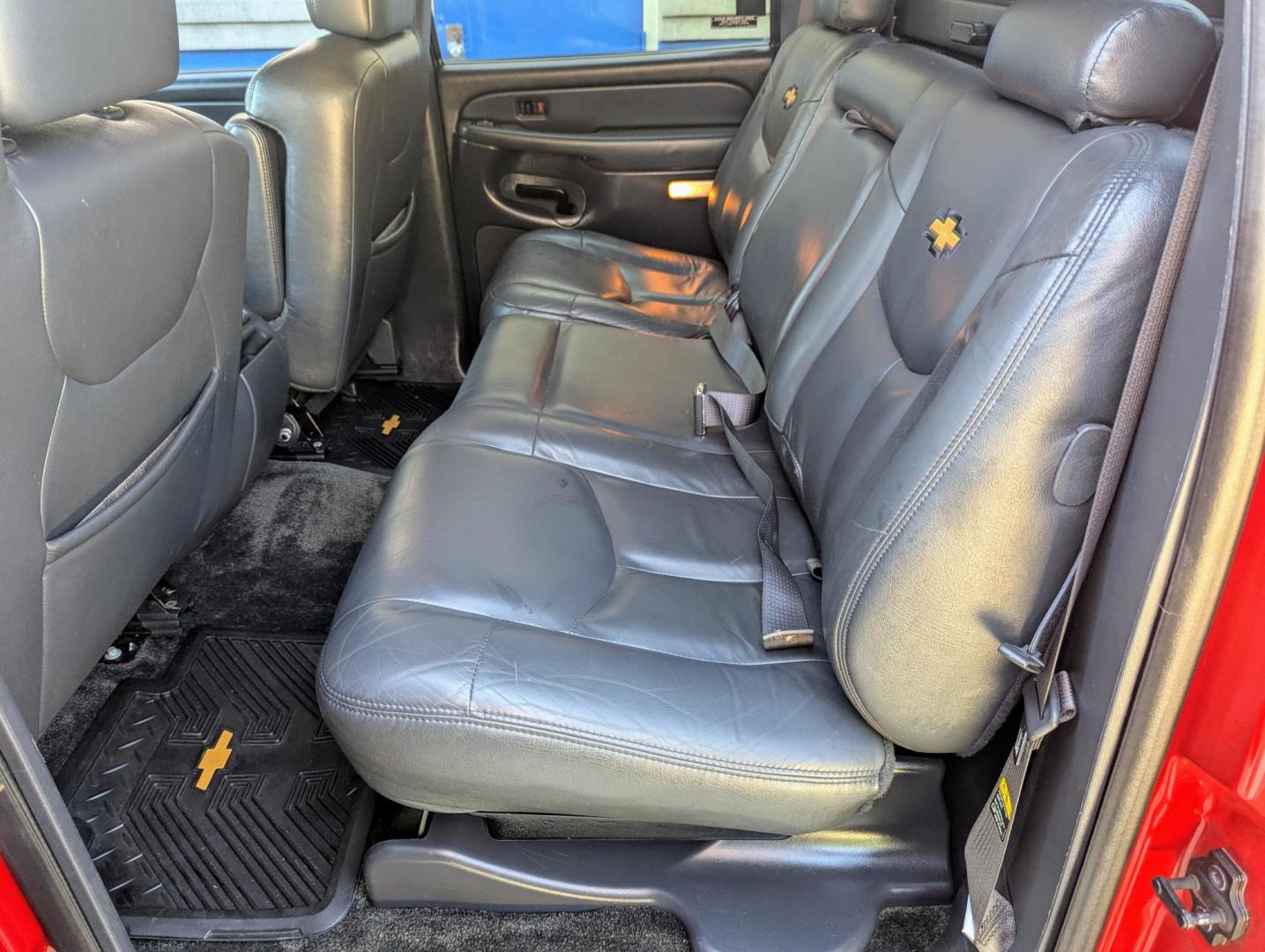 2002 Victory Red /Dark Grey Leather Chevrolet Avalanche 2500 4WD (3GNGK23G12G) with an 8.1L V8 OHV 16V engine, 4-Speed Automatic Overdrive transmission, located at 603 Amelia Street, Plymouth, MI, 48170, (734) 459-5520, 42.378841, -83.464546 - Vehicles shown by appointment - Please call ahead - 734-459-5520, text 734-658-4573 or contact us via our web site at: http://www.selectmotors.com for complete Inventory, Photos, Videos and FREE Carfax Reports. 2002 Chevy Avalanche 2500, Victory Red, Dark Grey leather interior, 138K miles. Owne - Photo#5