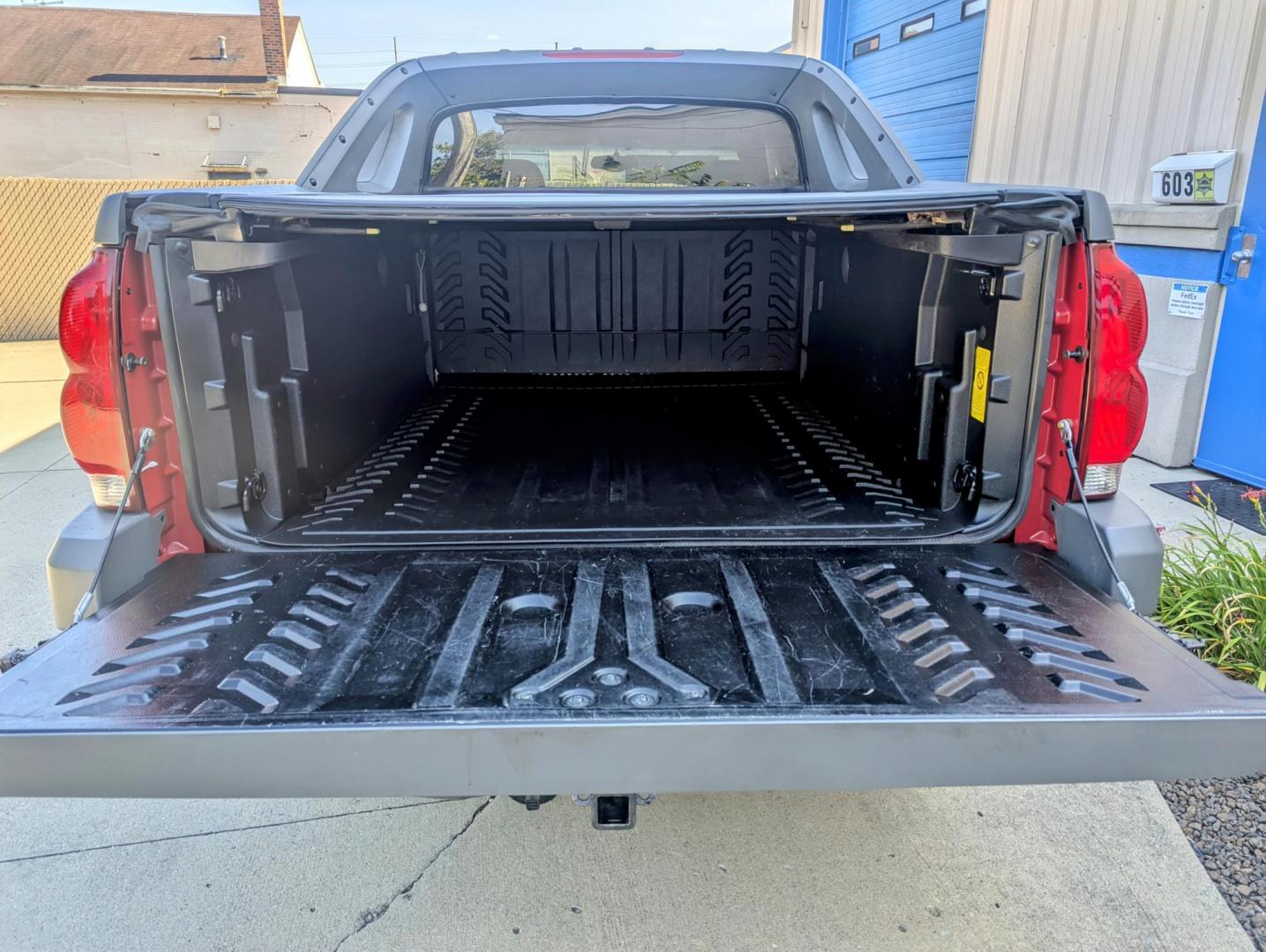 2002 Victory Red /Dark Grey Leather Chevrolet Avalanche 2500 4WD (3GNGK23G12G) with an 8.1L V8 OHV 16V engine, 4-Speed Automatic Overdrive transmission, located at 603 Amelia Street, Plymouth, MI, 48170, (734) 459-5520, 42.378841, -83.464546 - Vehicles shown by appointment - Please call ahead - 734-459-5520, text 734-658-4573 or contact us via our web site at: http://www.selectmotors.com for complete Inventory, Photos, Videos and FREE Carfax Reports. 2002 Chevy Avalanche 2500, Victory Red, Dark Grey leather interior, 138K miles. Owne - Photo#6