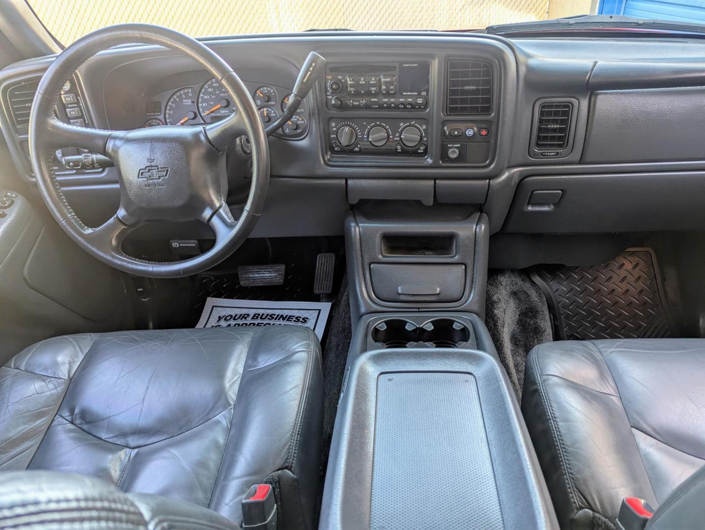 2002 Victory Red /Dark Grey Leather Chevrolet Avalanche 2500 4WD (3GNGK23G12G) with an 8.1L V8 OHV 16V engine, 4-Speed Automatic Overdrive transmission, located at 603 Amelia Street, Plymouth, MI, 48170, (734) 459-5520, 42.378841, -83.464546 - Vehicles shown by appointment - Please call ahead - 734-459-5520, text 734-658-4573 or contact us via our web site at: http://www.selectmotors.com for complete Inventory, Photos, Videos and FREE Carfax Reports. 2002 Chevy Avalanche 2500, Victory Red, Dark Grey leather interior, 138K miles. Owne - Photo#9