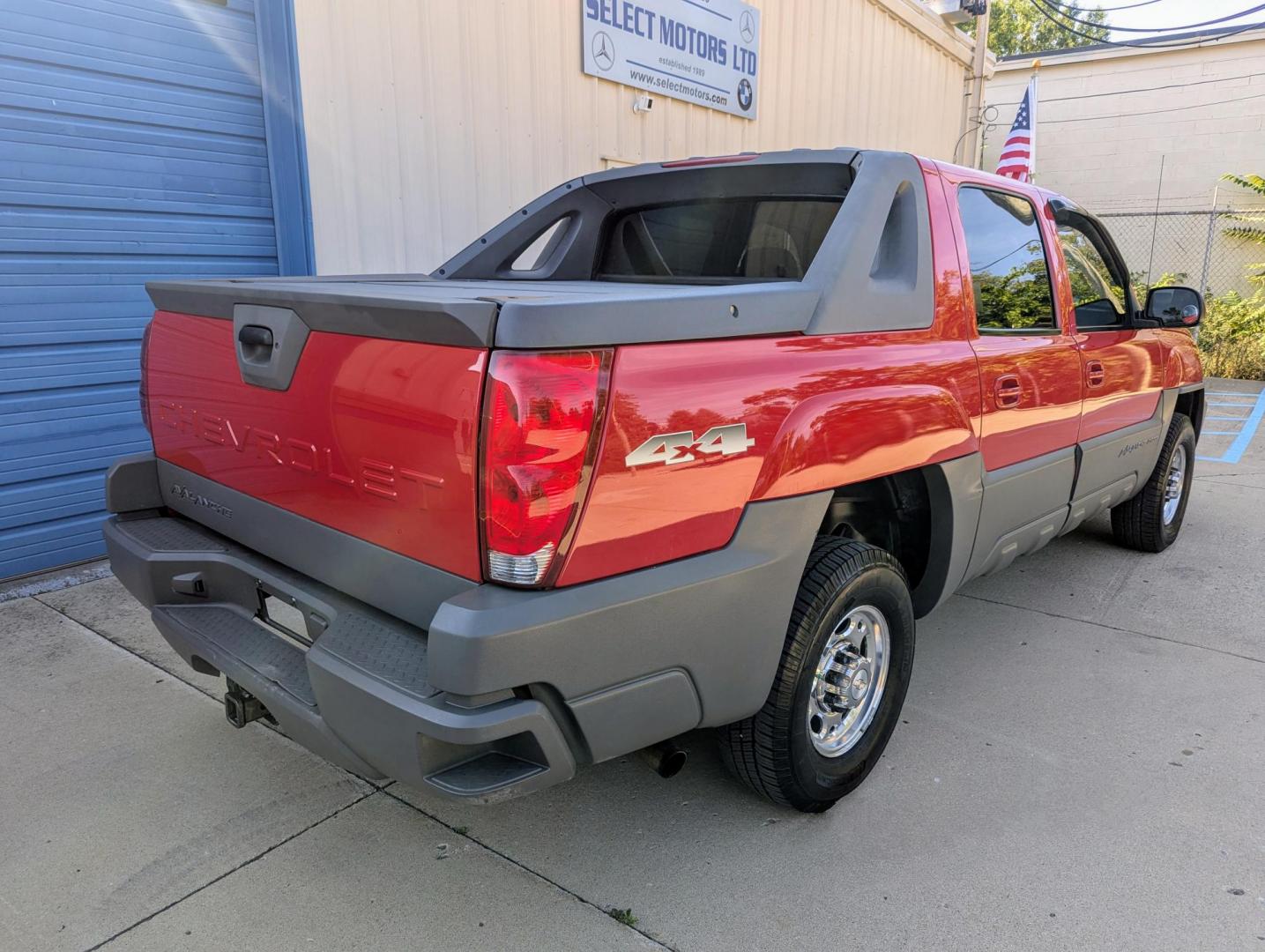 2002 Victory Red /Dark Grey Leather Chevrolet Avalanche 2500 4WD (3GNGK23G12G) with an 8.1L V8 OHV 16V engine, 4-Speed Automatic Overdrive transmission, located at 603 Amelia Street, Plymouth, MI, 48170, (734) 459-5520, 42.378841, -83.464546 - Vehicles shown by appointment - Please call ahead - 734-459-5520, text 734-658-4573 or contact us via our web site at: http://www.selectmotors.com for complete Inventory, Photos, Videos and FREE Carfax Reports. 2002 Chevy Avalanche 2500, Victory Red, Dark Grey leather interior, 138K miles. Owne - Photo#14