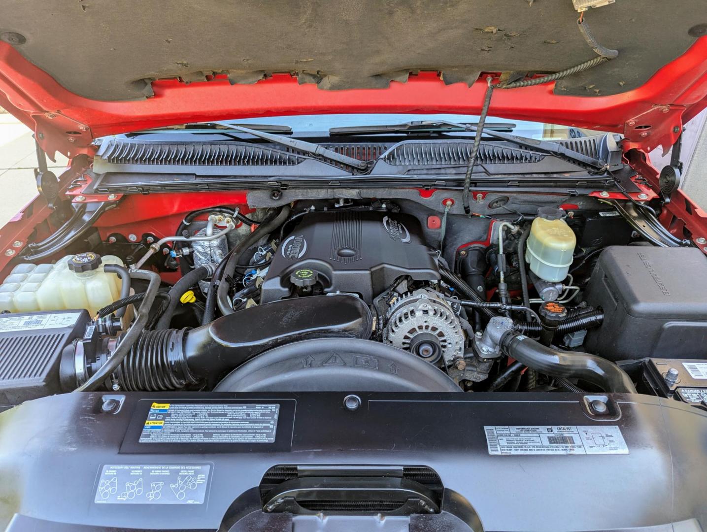 2002 Victory Red /Dark Grey Leather Chevrolet Avalanche 2500 4WD (3GNGK23G12G) with an 8.1L V8 OHV 16V engine, 4-Speed Automatic Overdrive transmission, located at 603 Amelia Street, Plymouth, MI, 48170, (734) 459-5520, 42.378841, -83.464546 - Vehicles shown by appointment - Please call ahead - 734-459-5520, text 734-658-4573 or contact us via our web site at: http://www.selectmotors.com for complete Inventory, Photos, Videos and FREE Carfax Reports. 2002 Chevy Avalanche 2500, Victory Red, Dark Grey leather interior, 138K miles. Owne - Photo#17