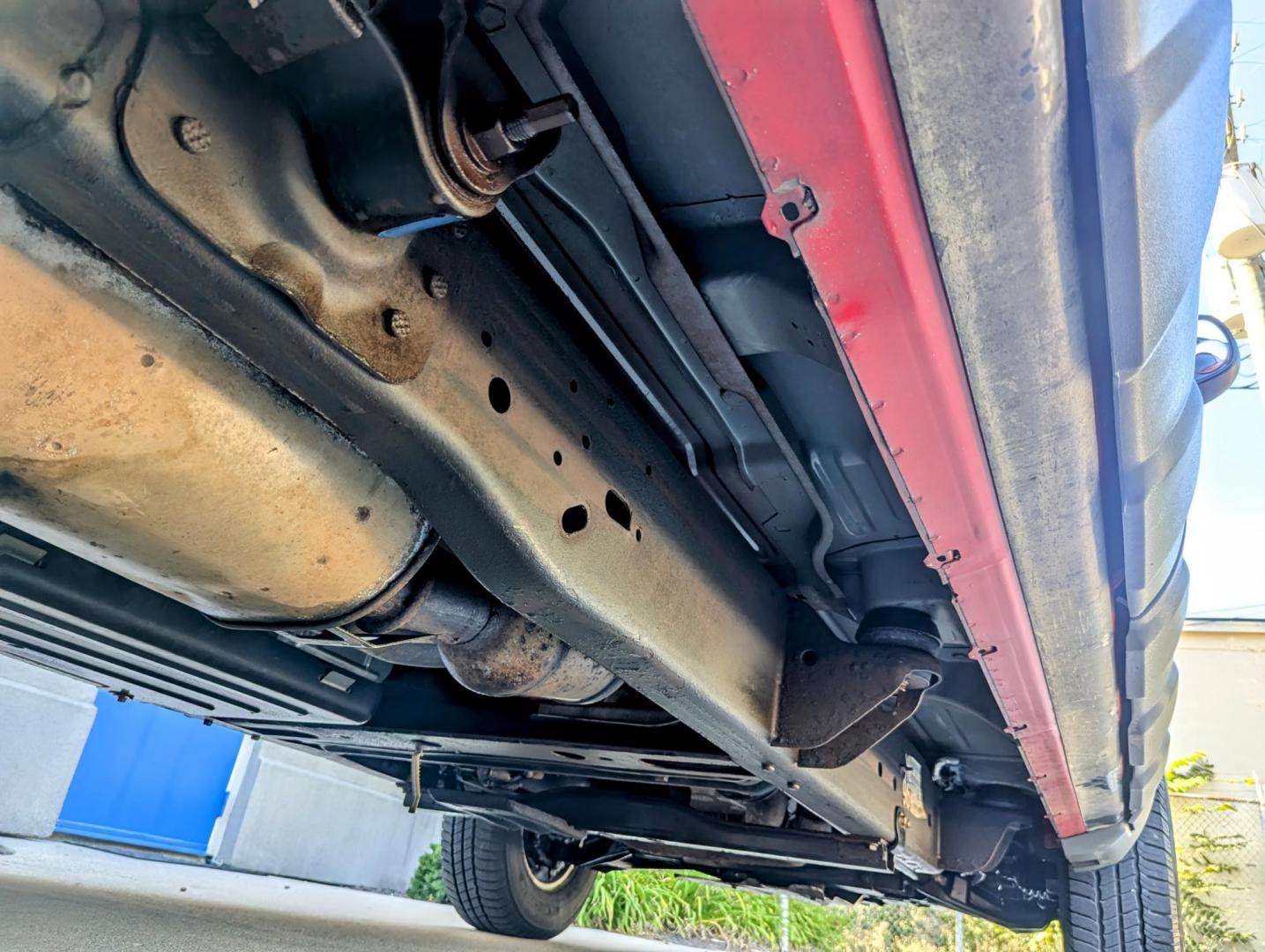 2002 Victory Red /Dark Grey Leather Chevrolet Avalanche 2500 4WD (3GNGK23G12G) with an 8.1L V8 OHV 16V engine, 4-Speed Automatic Overdrive transmission, located at 603 Amelia Street, Plymouth, MI, 48170, (734) 459-5520, 42.378841, -83.464546 - Vehicles shown by appointment - Please call ahead - 734-459-5520, text 734-658-4573 or contact us via our web site at: http://www.selectmotors.com for complete Inventory, Photos, Videos and FREE Carfax Reports. 2002 Chevy Avalanche 2500, Victory Red, Dark Grey leather interior, 138K miles. Owne - Photo#28