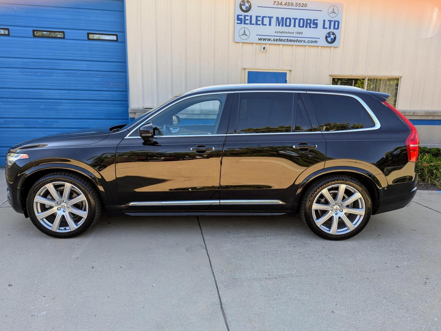 2018 Black /Blonde Nappa Leather Volvo XC90 T6 Inscription AWD (YV4A22PL8J1) with an 2.0L L4 DOHC 16V engine, 8A transmission, located at 603 Amelia Street, Plymouth, MI, 48170, (734) 459-5520, 42.378841, -83.464546 - Vehicles shown by appointment - Please call ahead - 734-459-5520, text 734-658-4573 or contact us via our web site at: http://www.selectmotors.com for complete Inventory, Photos, Videos and FREE Carfax Reports. 2018 Volvo XC90 Inscription T6, Onyx Black Metallic with Blonde perforated Nappa leath - Photo#2
