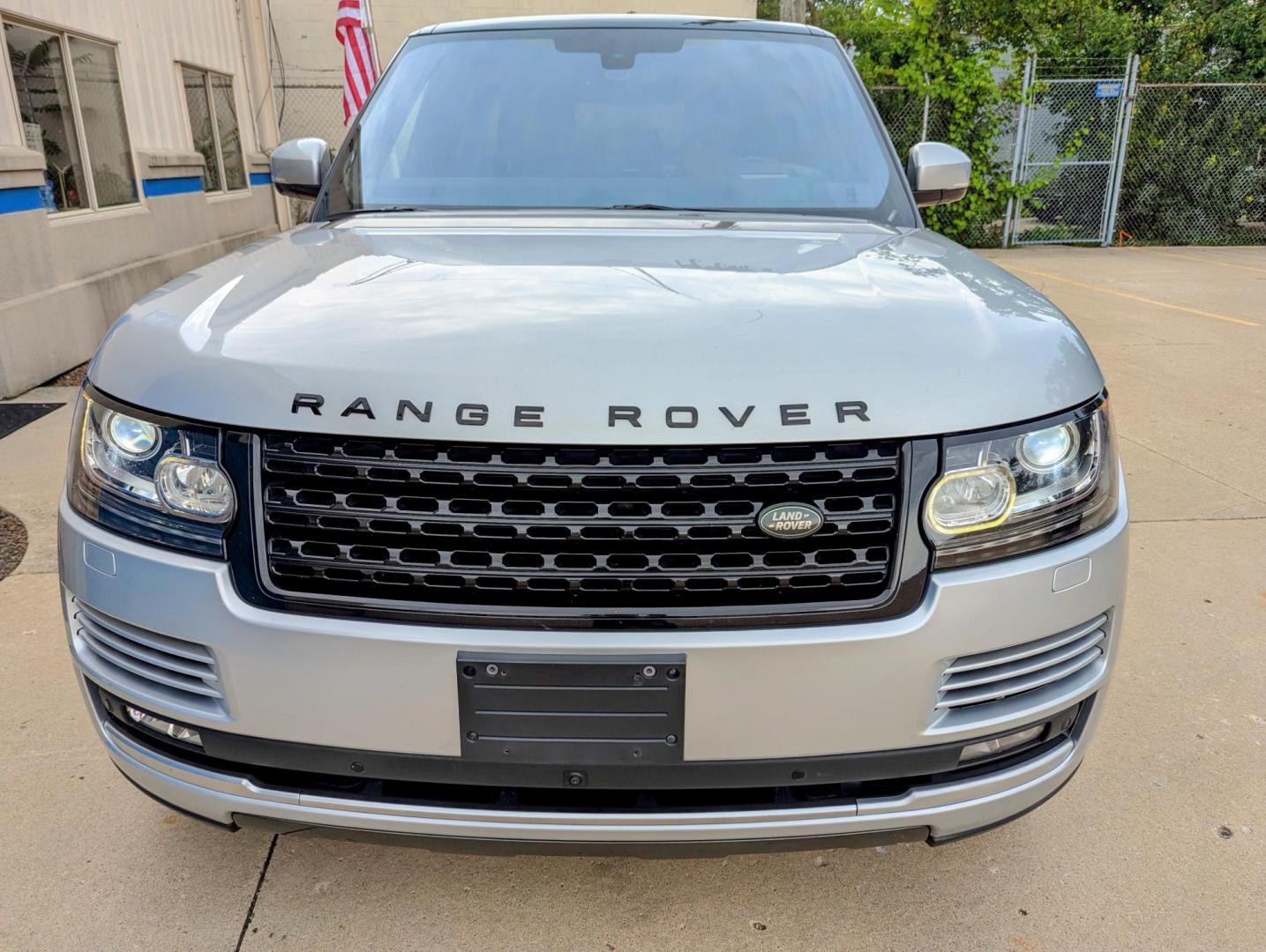 2016 Indus Silver /Black Land Rover Range Rover HSE (SALGS2PFXGA) with an 3.0L V6 DOHC 24V SUPERCHARGED engine, 8A transmission, located at 603 Amelia Street, Plymouth, MI, 48170, (734) 459-5520, 42.378841, -83.464546 - Vehicles shown by appointment - Please call ahead - 734-459-5520, text 734-658-4573 or contact us via our web site at: http://www.selectmotors.com for complete Inventory, Photos, Videos and FREE Carfax Reports. 2016 Land Rover Range Rover HSE, Indus Silver with black interior, 91K miles, One owne - Photo#3