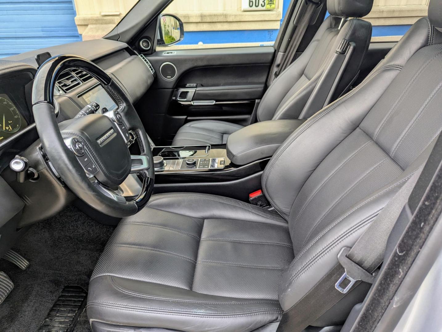 2016 Indus Silver /Black Land Rover Range Rover HSE (SALGS2PFXGA) with an 3.0L V6 DOHC 24V SUPERCHARGED engine, 8A transmission, located at 603 Amelia Street, Plymouth, MI, 48170, (734) 459-5520, 42.378841, -83.464546 - Vehicles shown by appointment - Please call ahead - 734-459-5520, text 734-658-4573 or contact us via our web site at: http://www.selectmotors.com for complete Inventory, Photos, Videos and FREE Carfax Reports. 2016 Land Rover Range Rover HSE, Indus Silver with black interior, 91K miles, One owne - Photo#4