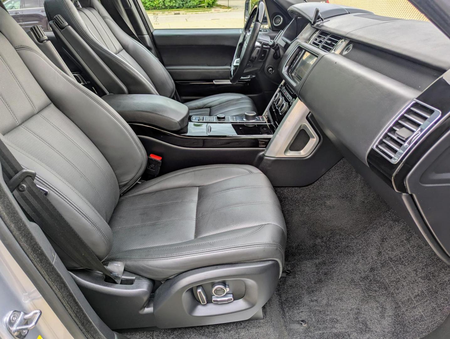 2016 Indus Silver /Black Land Rover Range Rover HSE (SALGS2PFXGA) with an 3.0L V6 DOHC 24V SUPERCHARGED engine, 8A transmission, located at 603 Amelia Street, Plymouth, MI, 48170, (734) 459-5520, 42.378841, -83.464546 - Vehicles shown by appointment - Please call ahead - 734-459-5520, text 734-658-4573 or contact us via our web site at: http://www.selectmotors.com for complete Inventory, Photos, Videos and FREE Carfax Reports. 2016 Land Rover Range Rover HSE, Indus Silver with black interior, 91K miles, One owne - Photo#9