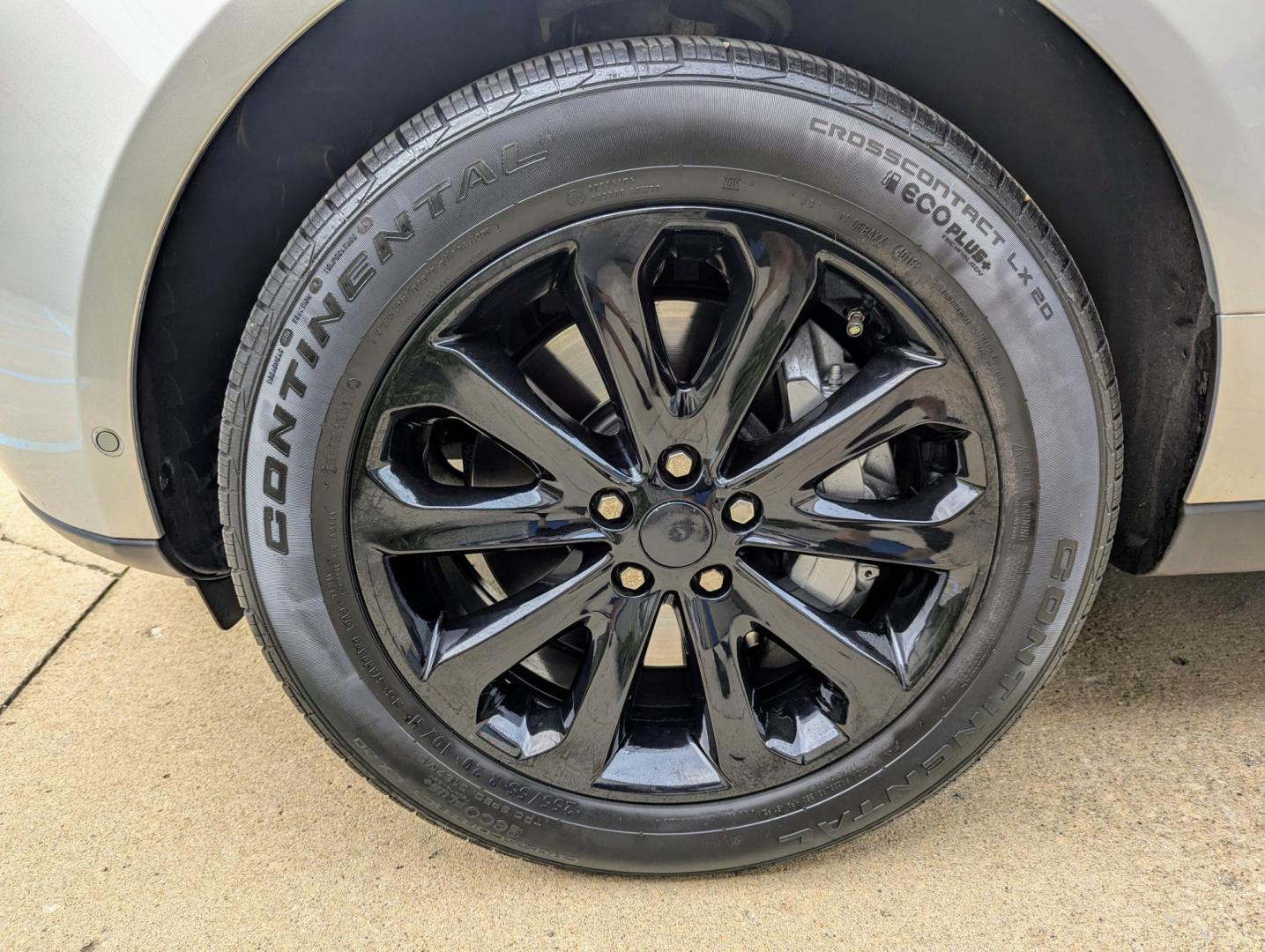 2016 Indus Silver /Black Land Rover Range Rover HSE (SALGS2PFXGA) with an 3.0L V6 DOHC 24V SUPERCHARGED engine, 8A transmission, located at 603 Amelia Street, Plymouth, MI, 48170, (734) 459-5520, 42.378841, -83.464546 - Vehicles shown by appointment - Please call ahead - 734-459-5520, text 734-658-4573 or contact us via our web site at: http://www.selectmotors.com for complete Inventory, Photos, Videos and FREE Carfax Reports. 2016 Land Rover Range Rover HSE, Indus Silver with black interior, 91K miles, One owne - Photo#16