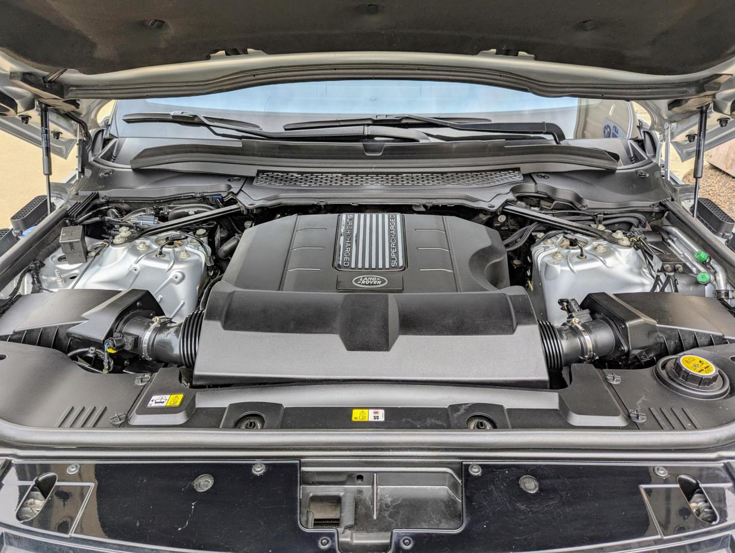 2016 Indus Silver /Black Land Rover Range Rover HSE (SALGS2PFXGA) with an 3.0L V6 DOHC 24V SUPERCHARGED engine, 8A transmission, located at 603 Amelia Street, Plymouth, MI, 48170, (734) 459-5520, 42.378841, -83.464546 - Vehicles shown by appointment - Please call ahead - 734-459-5520, text 734-658-4573 or contact us via our web site at: http://www.selectmotors.com for complete Inventory, Photos, Videos and FREE Carfax Reports. 2016 Land Rover Range Rover HSE, Indus Silver with black interior, 91K miles, One owne - Photo#18