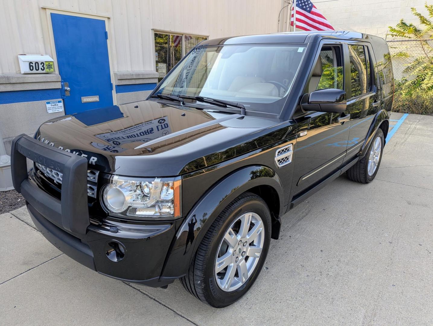 2011 Black /Almond Leather Land Rover LR4 HSE (SALAB2D41BA) with an 4.4L V8 DOHC 32V engine, 6-Speed Automatic transmission, located at 603 Amelia Street, Plymouth, MI, 48170, (734) 459-5520, 42.378841, -83.464546 - Vehicles shown by appointment - Please call ahead - 734-459-5520, text 734-658-4573 or contact us via our web site at: http://www.selectmotors.com for complete Inventory, Photos, Videos and FREE Carfax Reports. 2011 Land Rover LR4 SE, Black with Almond Leather interior, 97K miles, One Owner, All - Photo#0