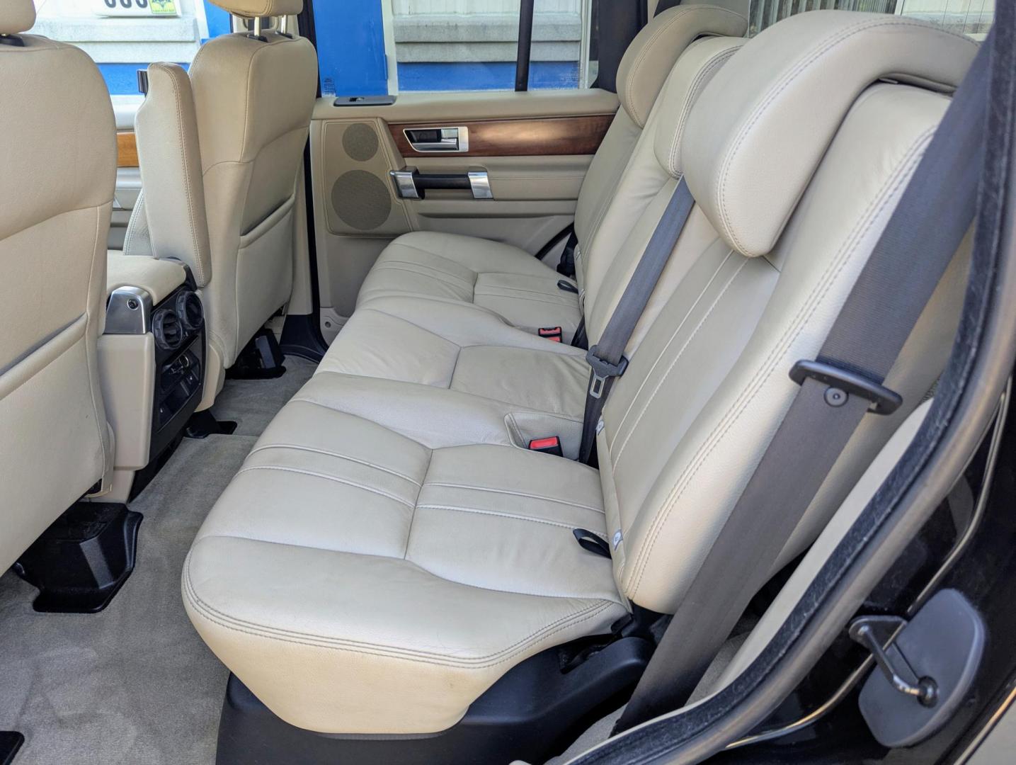 2011 Black /Almond Leather Land Rover LR4 HSE (SALAB2D41BA) with an 4.4L V8 DOHC 32V engine, 6-Speed Automatic transmission, located at 603 Amelia Street, Plymouth, MI, 48170, (734) 459-5520, 42.378841, -83.464546 - Vehicles shown by appointment - Please call ahead - 734-459-5520, text 734-658-4573 or contact us via our web site at: http://www.selectmotors.com for complete Inventory, Photos, Videos and FREE Carfax Reports. 2011 Land Rover LR4 SE, Black with Almond Leather interior, 97K miles, One Owner, All - Photo#5