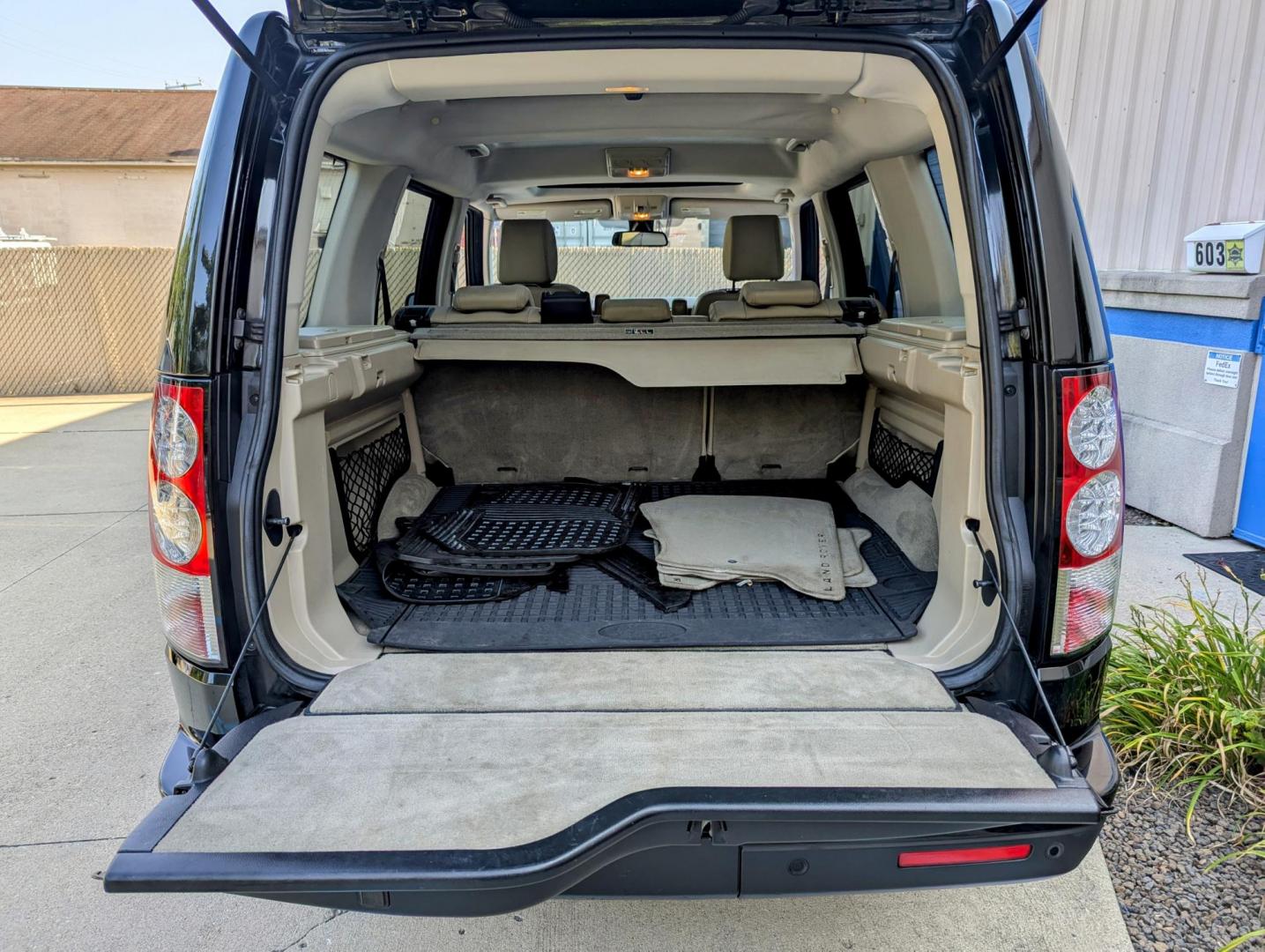 2011 Black /Almond Leather Land Rover LR4 HSE (SALAB2D41BA) with an 4.4L V8 DOHC 32V engine, 6-Speed Automatic transmission, located at 603 Amelia Street, Plymouth, MI, 48170, (734) 459-5520, 42.378841, -83.464546 - Vehicles shown by appointment - Please call ahead - 734-459-5520, text 734-658-4573 or contact us via our web site at: http://www.selectmotors.com for complete Inventory, Photos, Videos and FREE Carfax Reports. 2011 Land Rover LR4 SE, Black with Almond Leather interior, 97K miles, One Owner, All - Photo#7