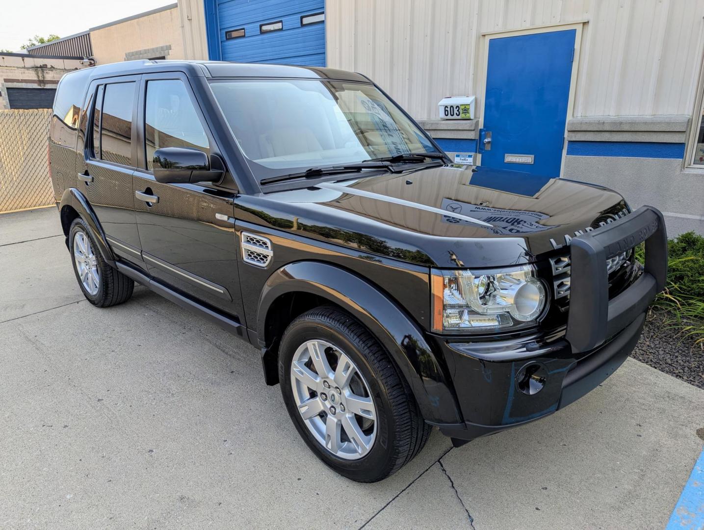 2011 Black /Almond Leather Land Rover LR4 HSE (SALAB2D41BA) with an 4.4L V8 DOHC 32V engine, 6-Speed Automatic transmission, located at 603 Amelia Street, Plymouth, MI, 48170, (734) 459-5520, 42.378841, -83.464546 - Vehicles shown by appointment - Please call ahead - 734-459-5520, text 734-658-4573 or contact us via our web site at: http://www.selectmotors.com for complete Inventory, Photos, Videos and FREE Carfax Reports. 2011 Land Rover LR4 SE, Black with Almond Leather interior, 97K miles, One Owner, All - Photo#11