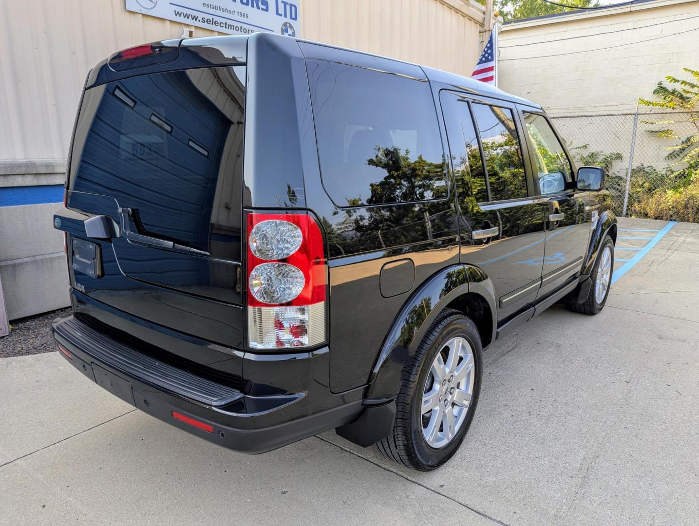 2011 Black /Almond Leather Land Rover LR4 HSE (SALAB2D41BA) with an 4.4L V8 DOHC 32V engine, 6-Speed Automatic transmission, located at 603 Amelia Street, Plymouth, MI, 48170, (734) 459-5520, 42.378841, -83.464546 - Vehicles shown by appointment - Please call ahead - 734-459-5520, text 734-658-4573 or contact us via our web site at: http://www.selectmotors.com for complete Inventory, Photos, Videos and FREE Carfax Reports. 2011 Land Rover LR4 SE, Black with Almond Leather interior, 97K miles, One Owner, All - Photo#12