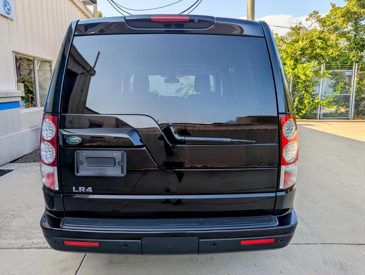 2011 Black /Almond Leather Land Rover LR4 HSE (SALAB2D41BA) with an 4.4L V8 DOHC 32V engine, 6-Speed Automatic transmission, located at 603 Amelia Street, Plymouth, MI, 48170, (734) 459-5520, 42.378841, -83.464546 - Vehicles shown by appointment - Please call ahead - 734-459-5520, text 734-658-4573 or contact us via our web site at: http://www.selectmotors.com for complete Inventory, Photos, Videos and FREE Carfax Reports. 2011 Land Rover LR4 SE, Black with Almond Leather interior, 97K miles, One Owner, All - Photo#13