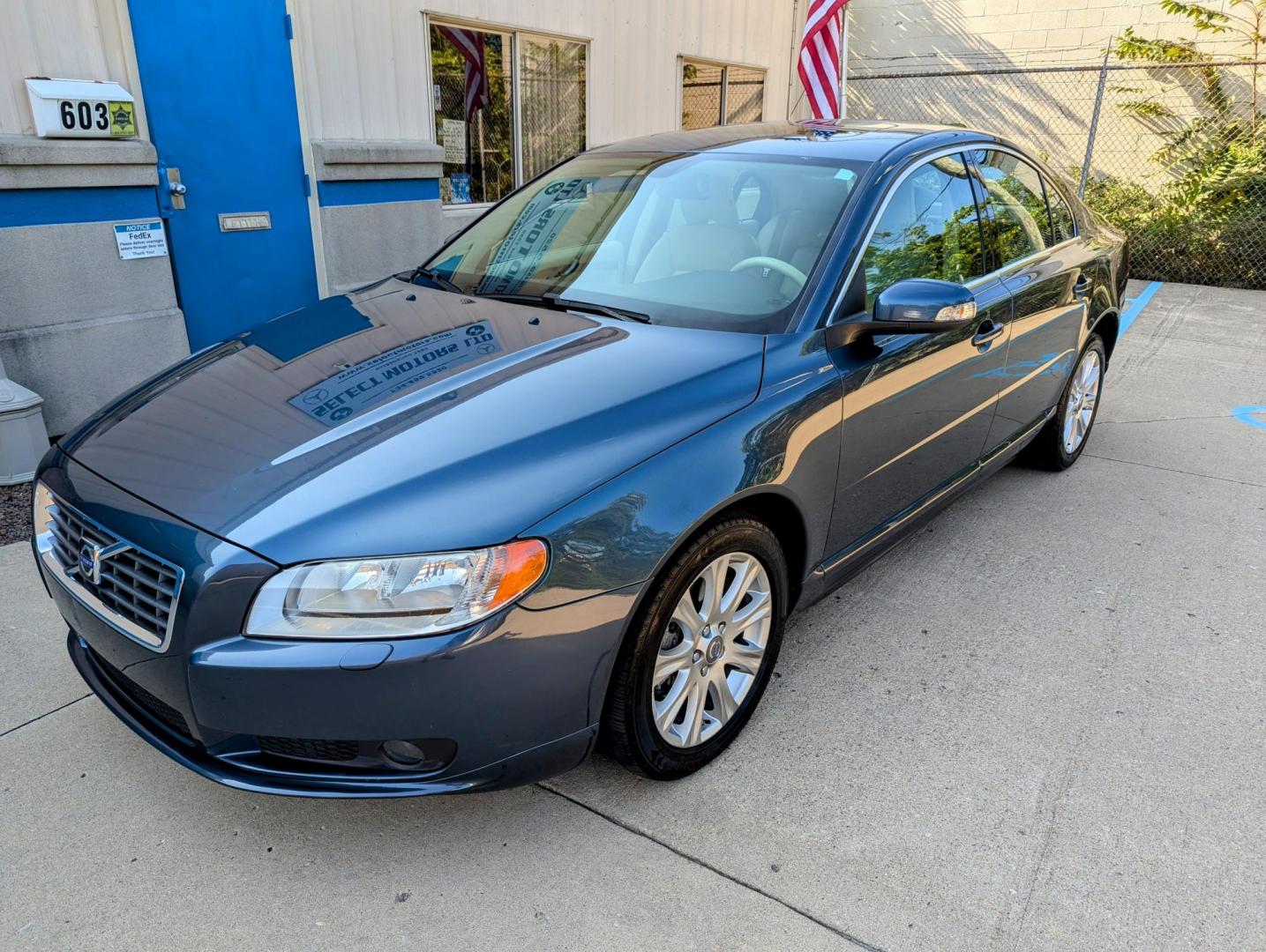 2009 Barents Blue Metallic /Sandstone Beige Leather Volvo S80 3.2 (YV1AS982091) with an 3.2L L6 DOHC engine, 6-Speed Automatic transmission, located at 603 Amelia Street, Plymouth, MI, 48170, (734) 459-5520, 42.378841, -83.464546 - Photo#0