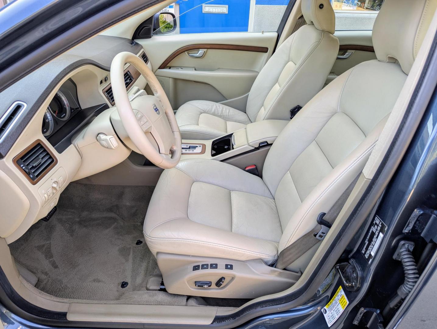 2009 Barents Blue Metallic /Sandstone Beige Leather Volvo S80 3.2 (YV1AS982091) with an 3.2L L6 DOHC engine, 6-Speed Automatic transmission, located at 603 Amelia Street, Plymouth, MI, 48170, (734) 459-5520, 42.378841, -83.464546 - Photo#4