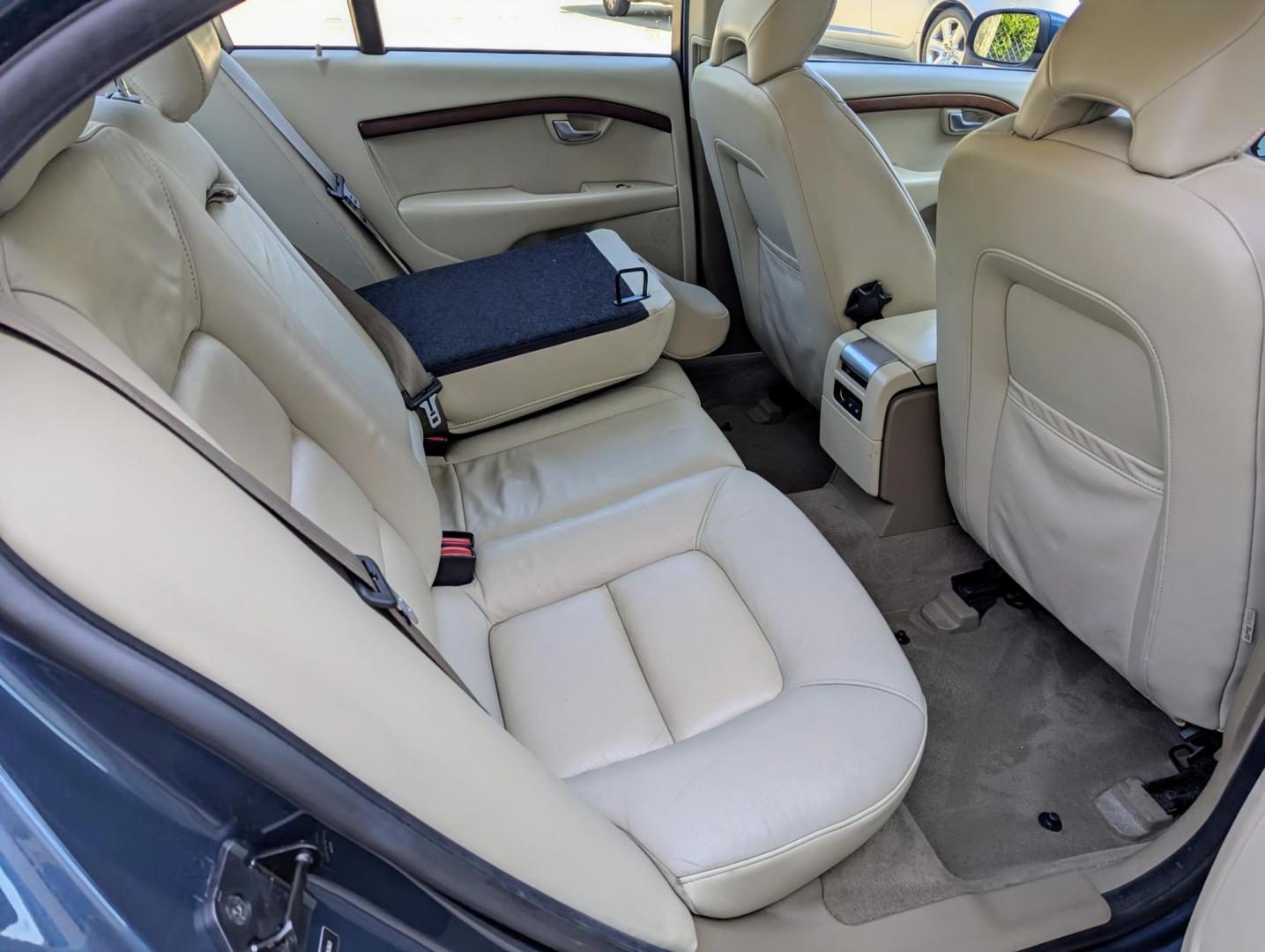 2009 Barents Blue Metallic /Sandstone Beige Leather Volvo S80 3.2 (YV1AS982091) with an 3.2L L6 DOHC engine, 6-Speed Automatic transmission, located at 603 Amelia Street, Plymouth, MI, 48170, (734) 459-5520, 42.378841, -83.464546 - Photo#8
