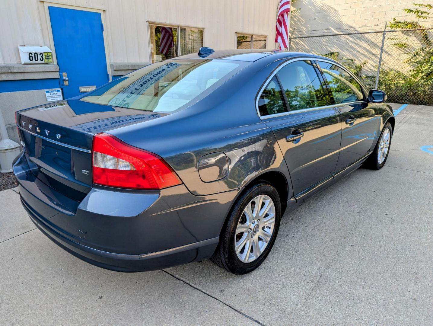 2009 Barents Blue Metallic /Sandstone Beige Leather Volvo S80 3.2 (YV1AS982091) with an 3.2L L6 DOHC engine, 6-Speed Automatic transmission, located at 603 Amelia Street, Plymouth, MI, 48170, (734) 459-5520, 42.378841, -83.464546 - Photo#13