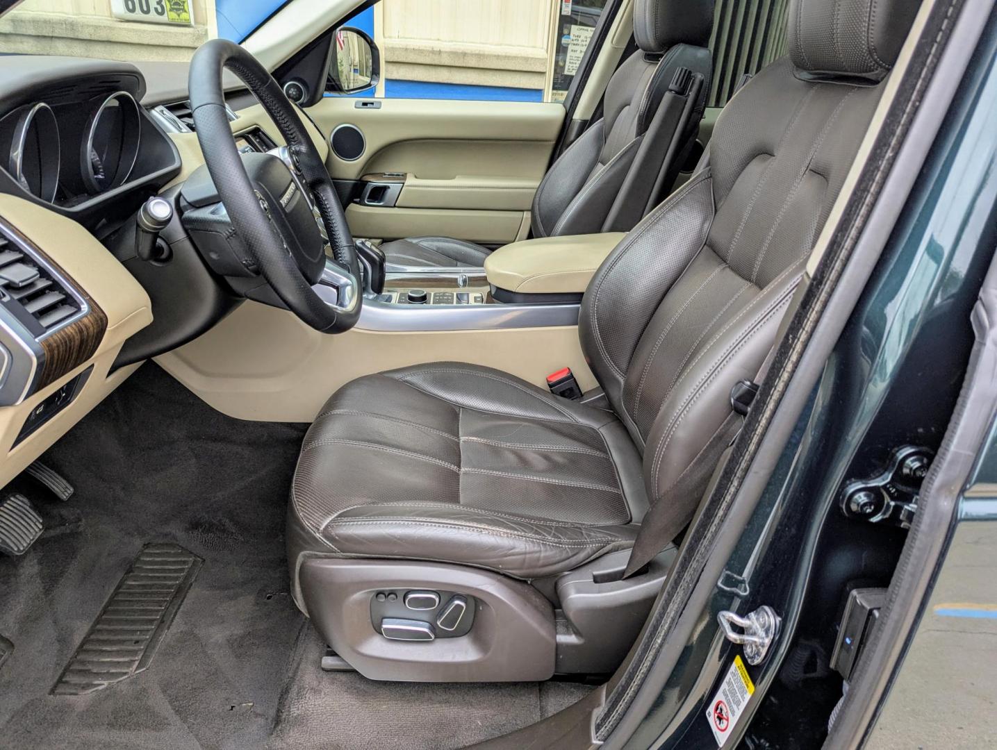 2015 Dark Green Metallic /Expresso & Ivory Leather Land Rover Range Rover Sport SE (SALWR2VF5FA) with an 3.0L V6 24V DOHC SUPERCHARGED engine, 8-Speed Automatic transmission, located at 603 Amelia Street, Plymouth, MI, 48170, (734) 459-5520, 42.378841, -83.464546 - Vehicles shown by appointment - Please call ahead - 734-459-5520, text 734-658-4573 or contact us via our web site at: http://www.selectmotors.com for complete Inventory, Photos, Videos and FREE Carfax Reports. 2015 Land Rover Range Rover Sport HSE - Dark Green Metallic with Espresso & Ivory leat - Photo#4