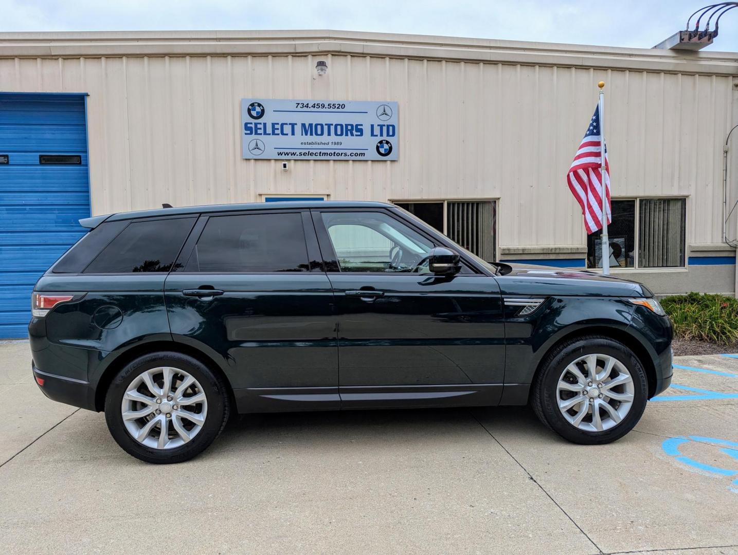 2015 Dark Green Metallic /Expresso & Ivory Leather Land Rover Range Rover Sport SE (SALWR2VF5FA) with an 3.0L V6 24V DOHC SUPERCHARGED engine, 8-Speed Automatic transmission, located at 603 Amelia Street, Plymouth, MI, 48170, (734) 459-5520, 42.378841, -83.464546 - Vehicles shown by appointment - Please call ahead - 734-459-5520, text 734-658-4573 or contact us via our web site at: http://www.selectmotors.com for complete Inventory, Photos, Videos and FREE Carfax Reports. 2015 Land Rover Range Rover Sport HSE - Dark Green Metallic with Espresso & Ivory leat - Photo#12