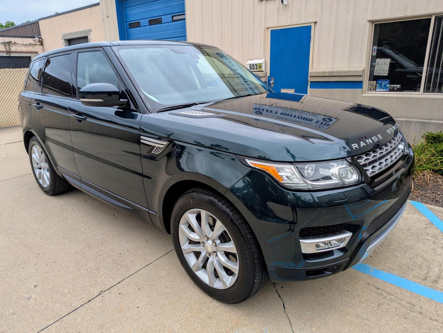 2015 Dark Green Metallic /Expresso & Ivory Leather Land Rover Range Rover Sport SE (SALWR2VF5FA) with an 3.0L V6 24V DOHC SUPERCHARGED engine, 8-Speed Automatic transmission, located at 603 Amelia Street, Plymouth, MI, 48170, (734) 459-5520, 42.378841, -83.464546 - Vehicles shown by appointment - Please call ahead - 734-459-5520, text 734-658-4573 or contact us via our web site at: http://www.selectmotors.com for complete Inventory, Photos, Videos and FREE Carfax Reports. 2015 Land Rover Range Rover Sport HSE - Dark Green Metallic with Espresso & Ivory leat - Photo#11