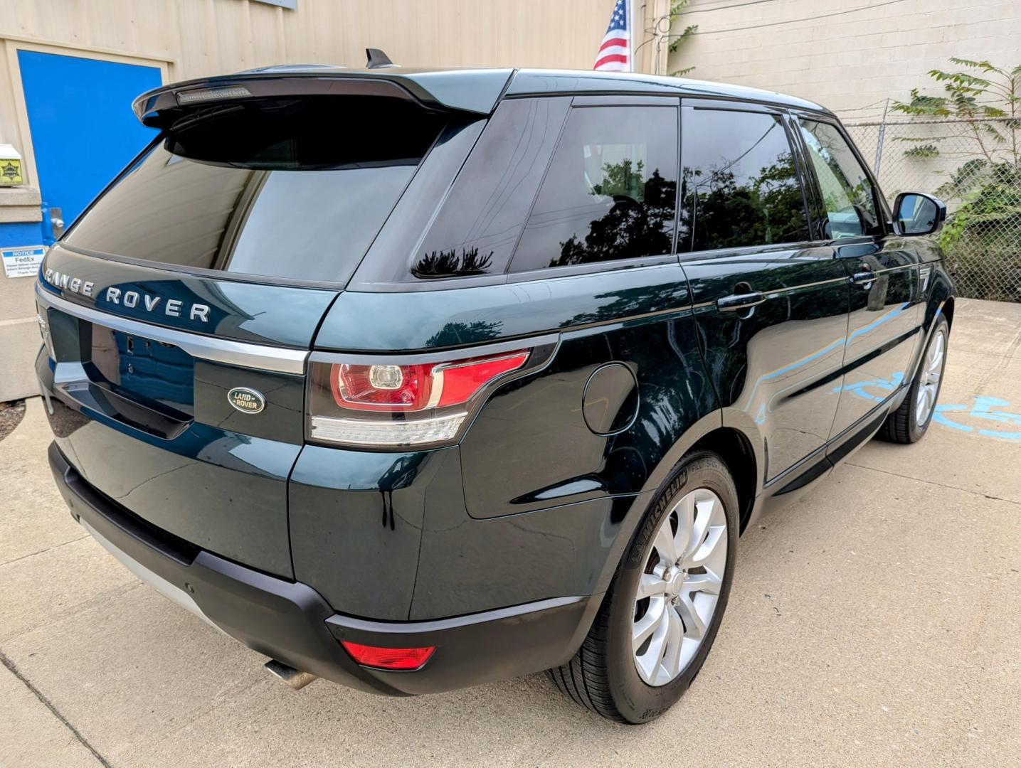 2015 Dark Green Metallic /Expresso & Ivory Leather Land Rover Range Rover Sport SE (SALWR2VF5FA) with an 3.0L V6 24V DOHC SUPERCHARGED engine, 8-Speed Automatic transmission, located at 603 Amelia Street, Plymouth, MI, 48170, (734) 459-5520, 42.378841, -83.464546 - Vehicles shown by appointment - Please call ahead - 734-459-5520, text 734-658-4573 or contact us via our web site at: http://www.selectmotors.com for complete Inventory, Photos, Videos and FREE Carfax Reports. 2015 Land Rover Range Rover Sport HSE - Dark Green Metallic with Espresso & Ivory leat - Photo#13